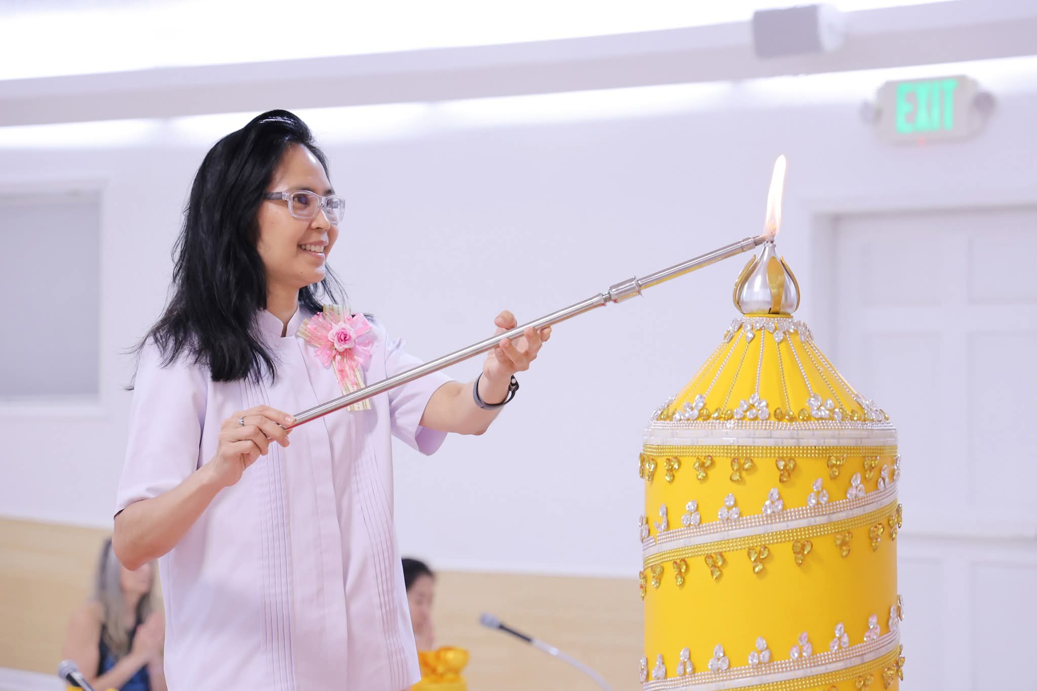 วัดพระธรรมกายจอร์เจีย จัดพิธีจุดเทียนใจไฟนิรันดร์อนันตชัย