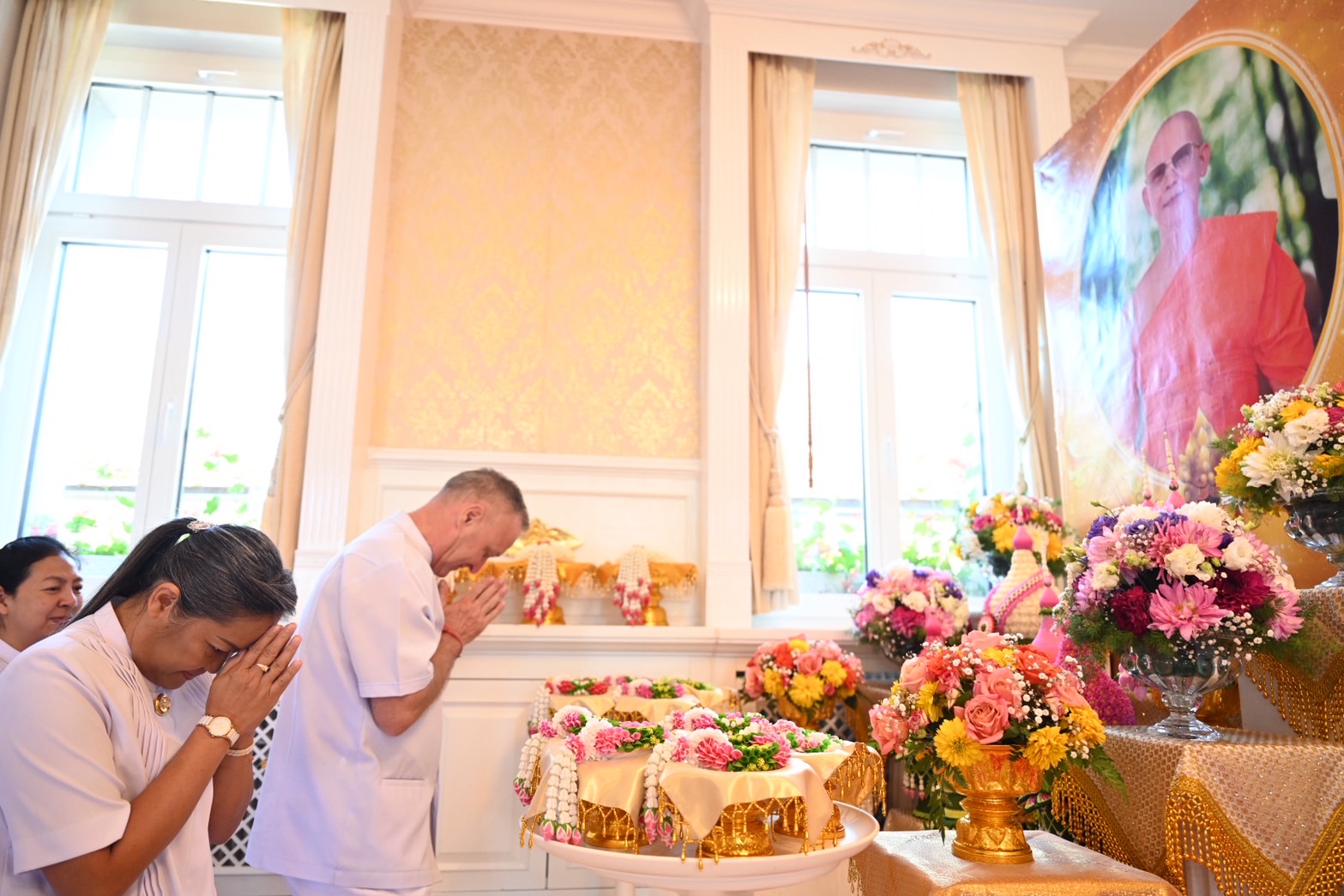 วัดพระธรรมกายสวิตเซอร์แลนด์ จัดบวชอุบาสิกาแก้ว บูชาธรรมหลวงพ่อธัมมชโย เนื่องในวันธรรมชัย