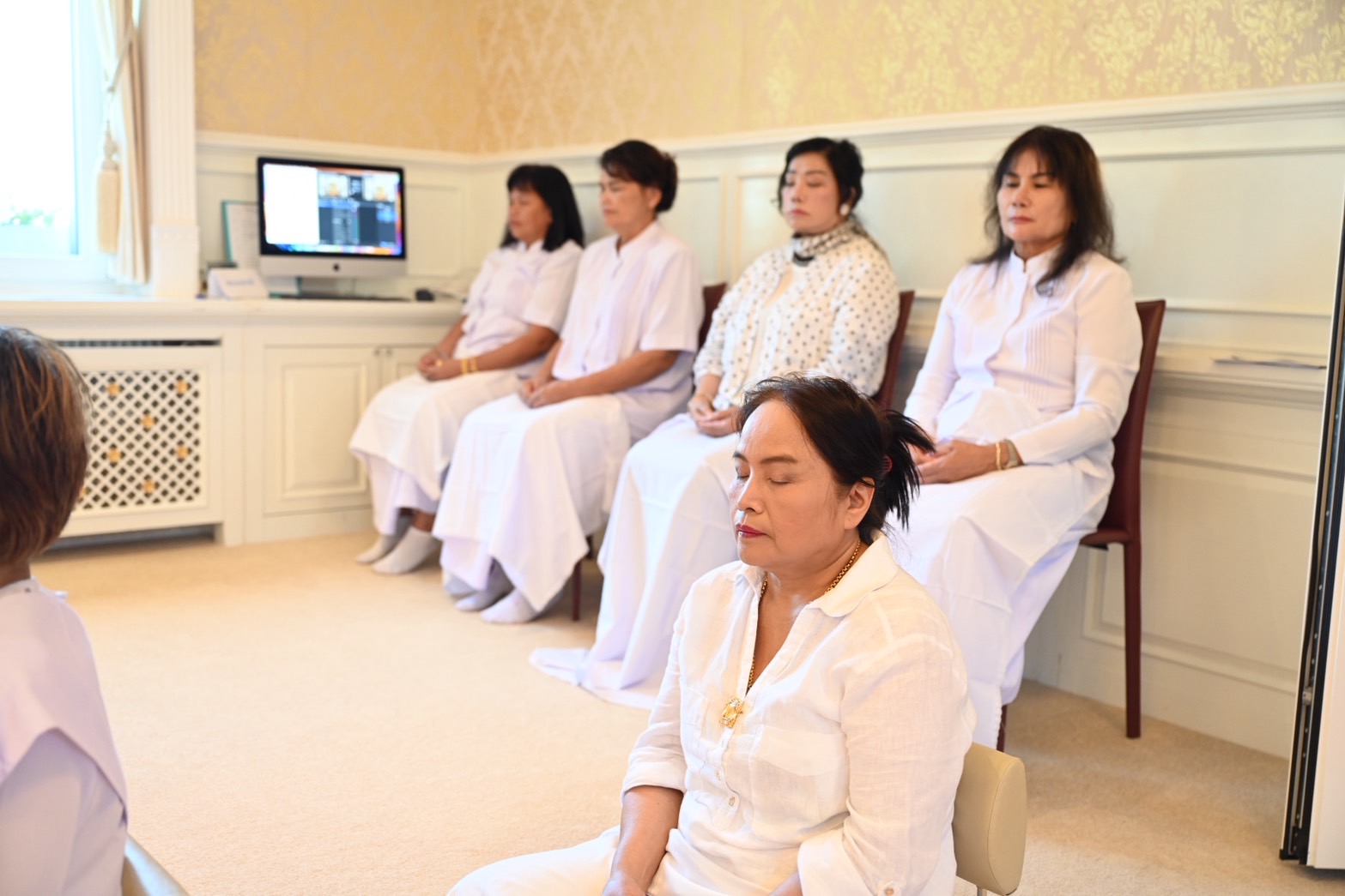 วัดพระธรรมกายสวิตเซอร์แลนด์ จัดบวชอุบาสิกาแก้ว บูชาธรรมหลวงพ่อธัมมชโย เนื่องในวันธรรมชัย