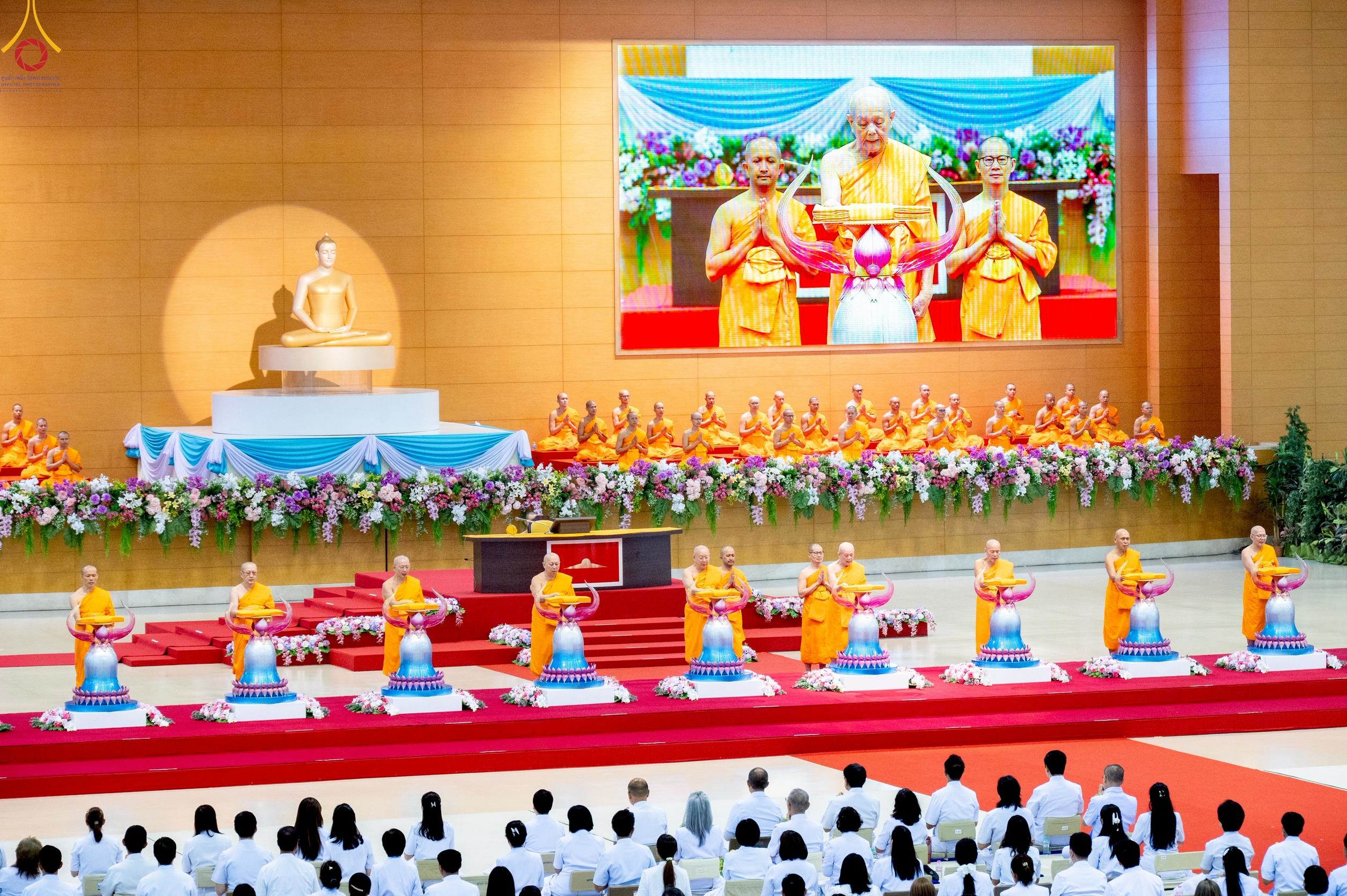 คณะสงฆ์ นำโดยหลวงพ่อทัตตชีโว ท่านประธานสงฆ์ ก็ได้แปรแถวมายังแท่นผ้าป่า เพื่อพิจารณาผ้าป่า