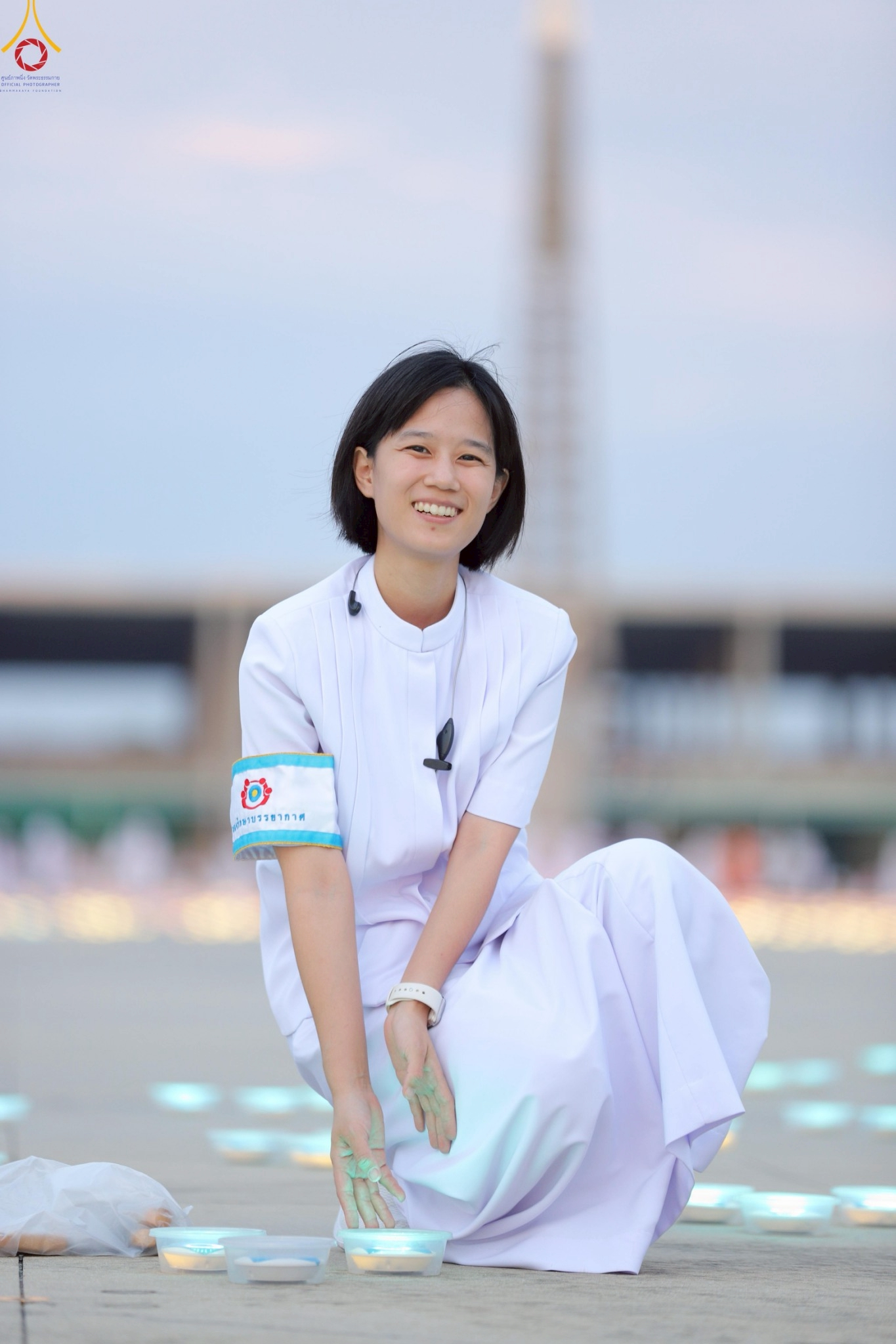 ภาคค่ำคณะสงฆ์ พร้อมด้วยพุทธศาสนิกชนทั่วโลก ได้พร้อมใจกันประกอบพิธีจุดประทีป เนื่องในวันธรรมชัย