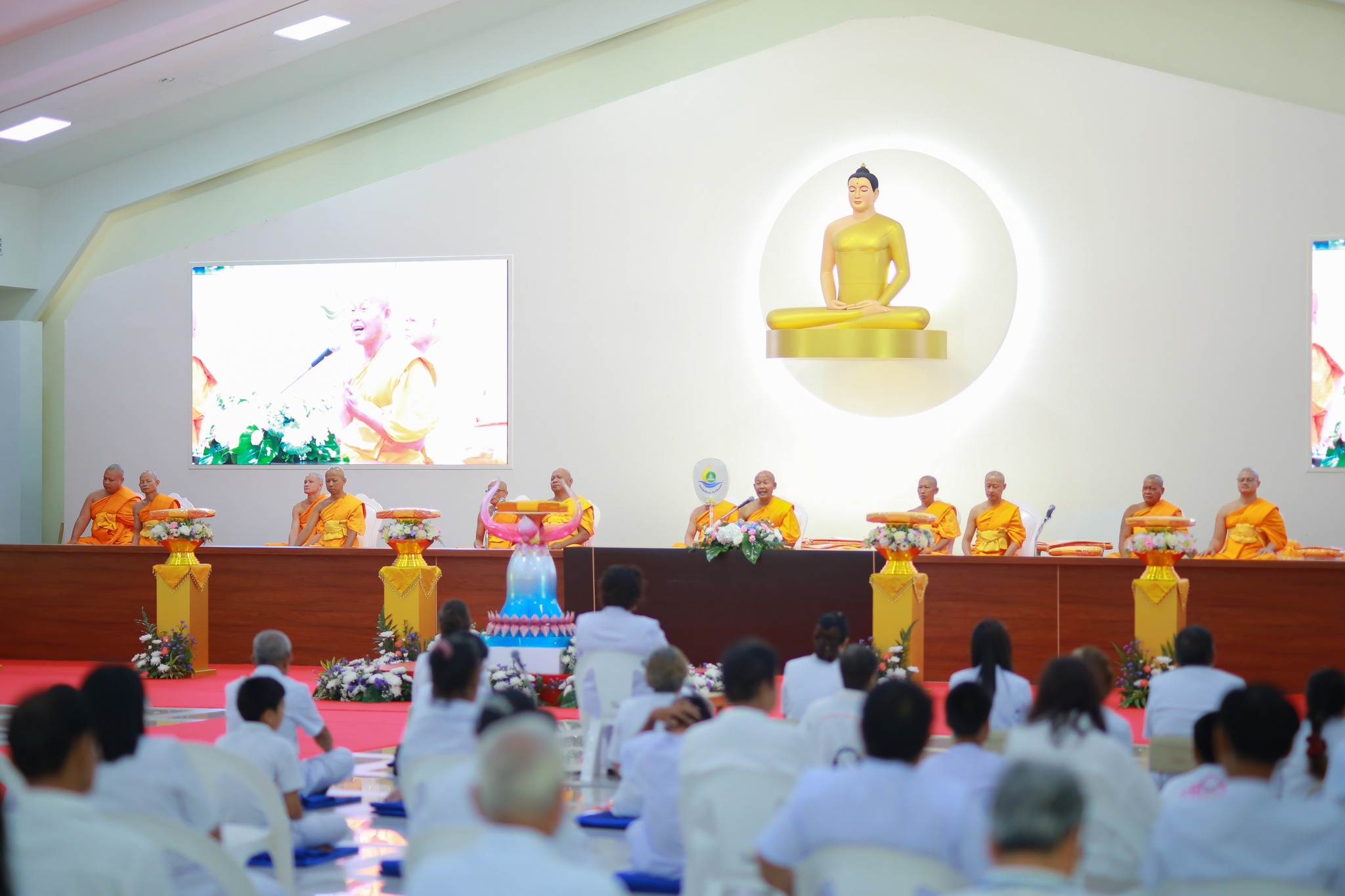 ศูนย์ปฏิบัติธรรมระยอง จัดพิธีทอดผ้าป่าสถาปนาองค์พระเจดีย์