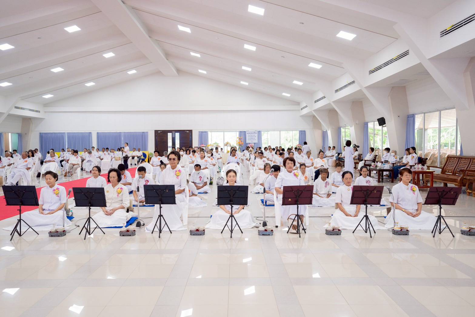 ศูนย์ปฏิบัติธรรมระยอง จัดพิธีทอดผ้าป่าสถาปนาองค์พระเจดีย์