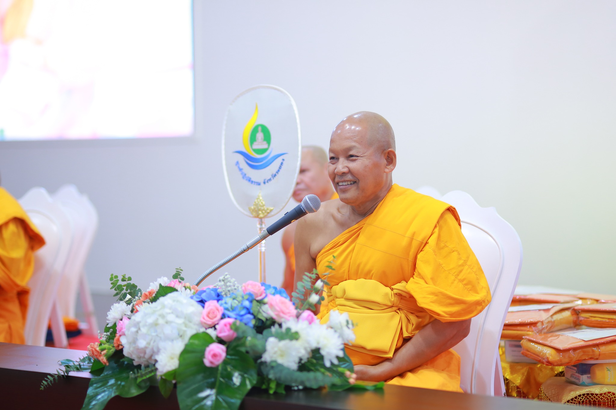 ศูนย์ปฏิบัติธรรมระยอง จัดพิธีทอดผ้าป่าสถาปนาองค์พระเจดีย์