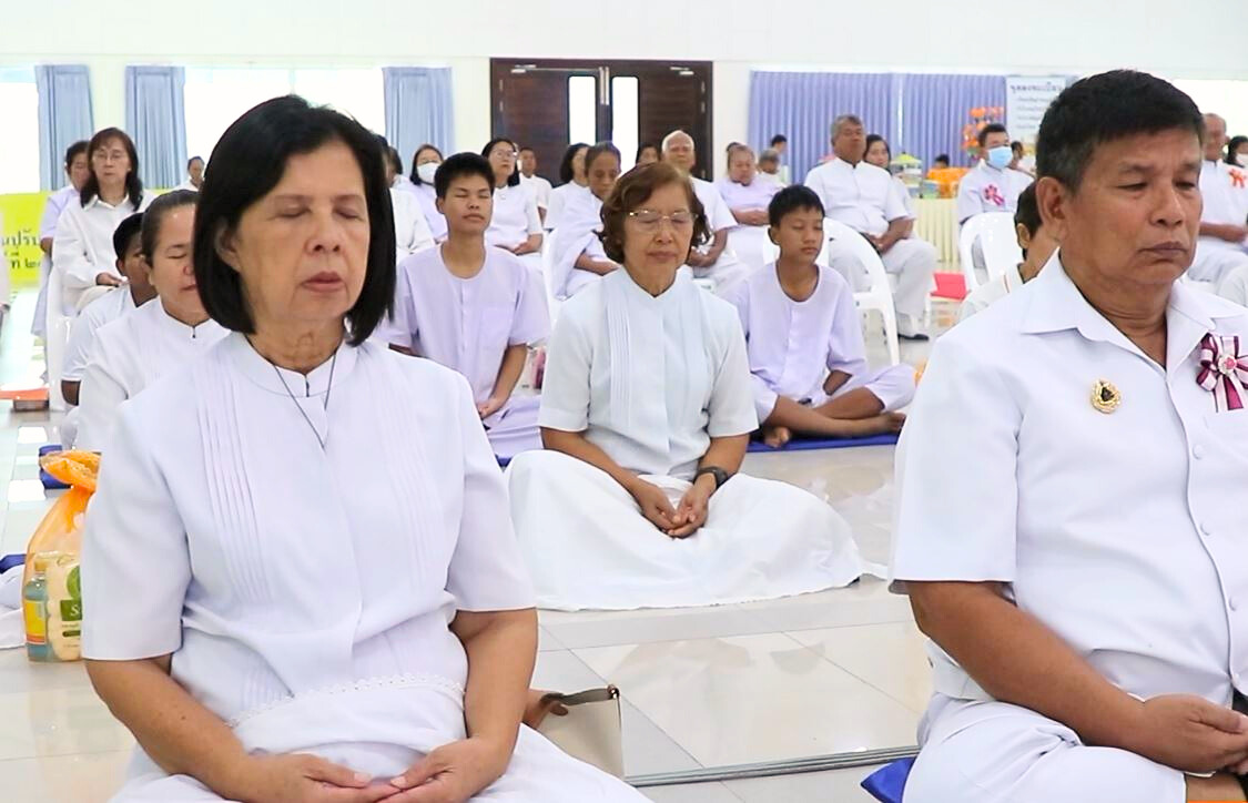 ศูนย์ปฏิบัติธรรมระยอง จัดพิธีทอดผ้าป่าสถาปนาองค์พระเจดีย์