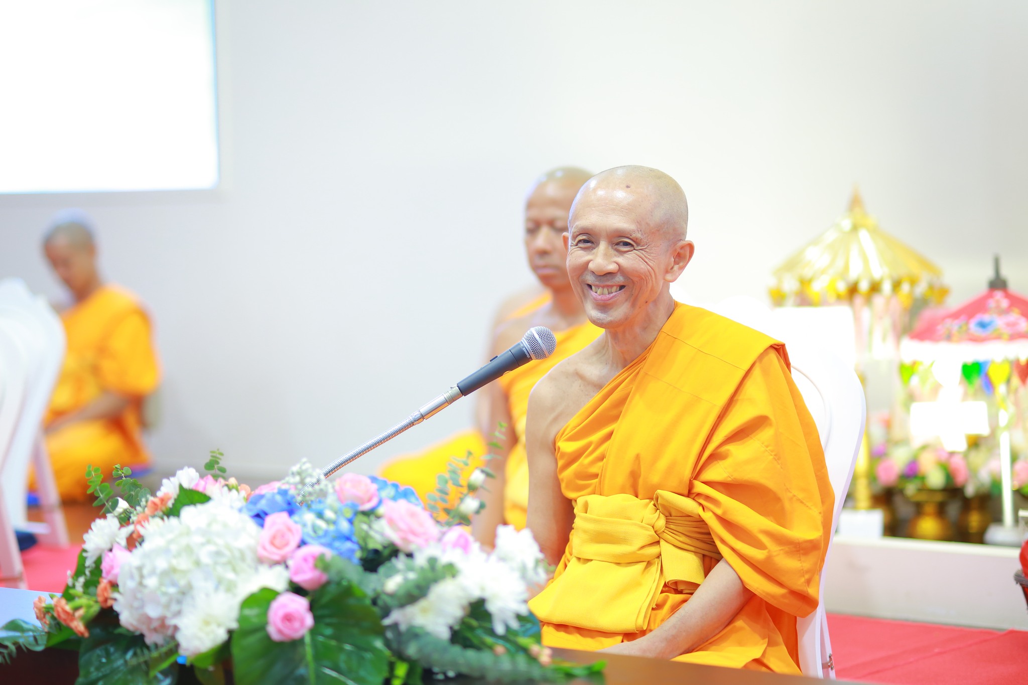 ศูนย์ปฏิบัติธรรมระยอง จัดพิธีทอดผ้าป่าสถาปนาองค์พระเจดีย์