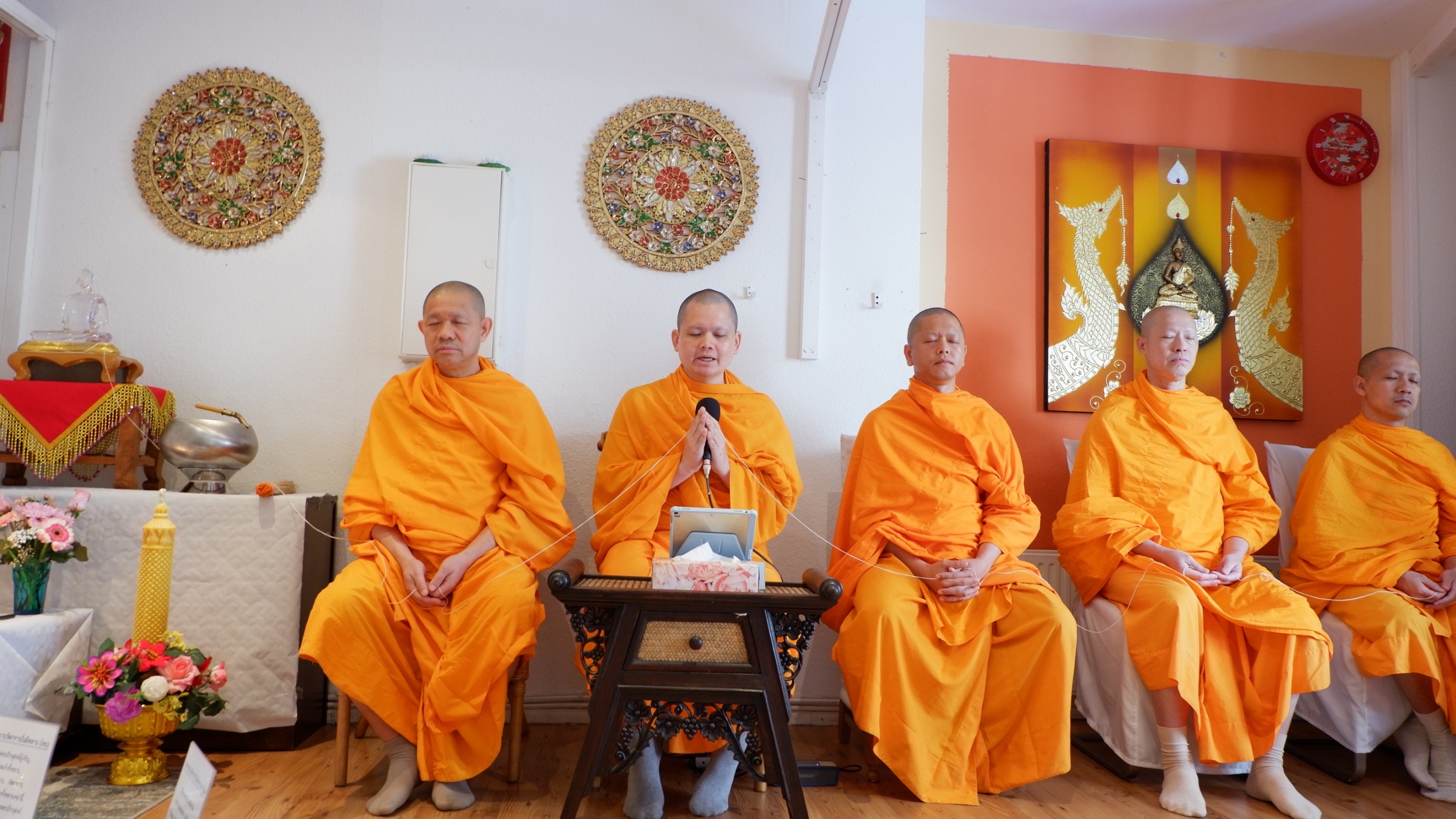 วัดพุทธนอร์ดไรน์-เวสท์ฟาเลน จัดปฏิบัติธรรม ณ ร้านนวดไทยสบายดี