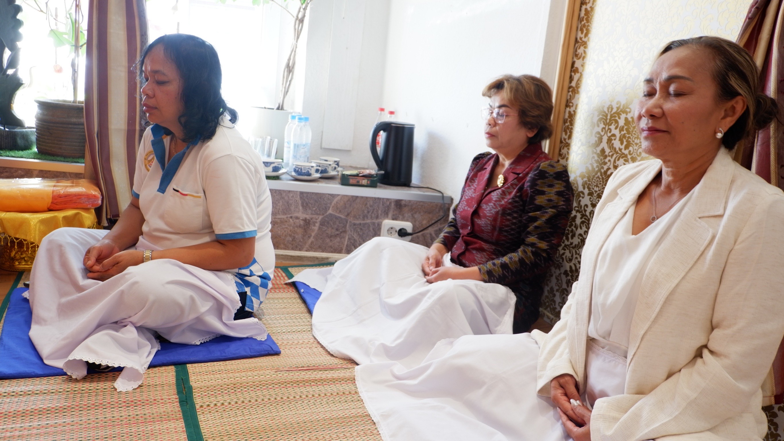 วัดพุทธนอร์ดไรน์-เวสท์ฟาเลน จัดปฏิบัติธรรม ณ ร้านนวดไทยสบายดี