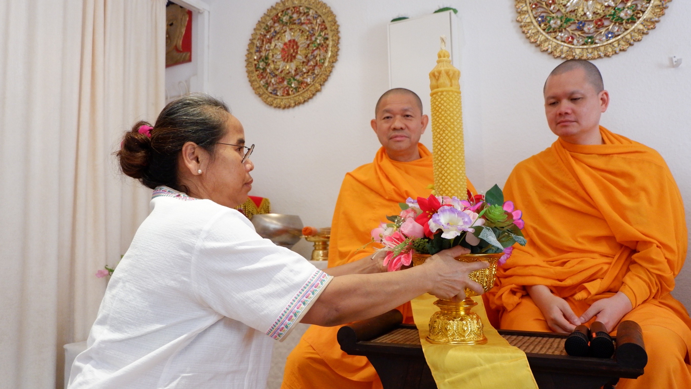 วัดพุทธนอร์ดไรน์-เวสท์ฟาเลน จัดปฏิบัติธรรม ณ ร้านนวดไทยสบายดี