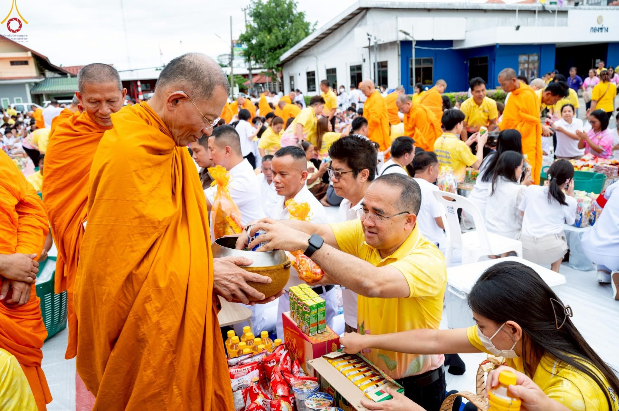 ทำบุญตักบาตรแด่คณะสงฆ์ 122 รูป เนื่องในโอกาสครบรอบ 121 ปี อำเภอคลองหลวง