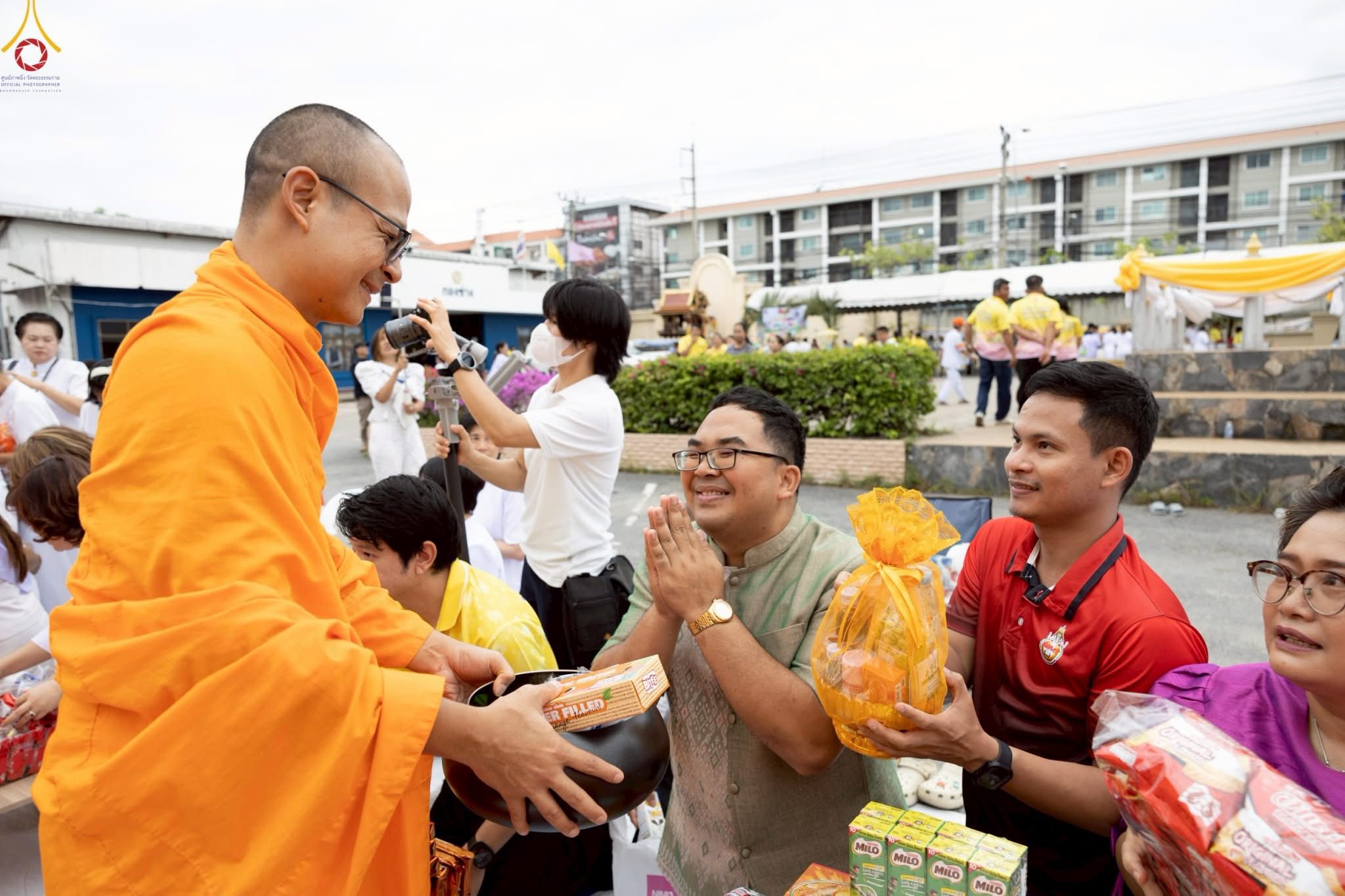 ทำบุญตักบาตรแด่คณะสงฆ์ 122 รูป เนื่องในโอกาสครบรอบ 121 ปี อำเภอคลองหลวง