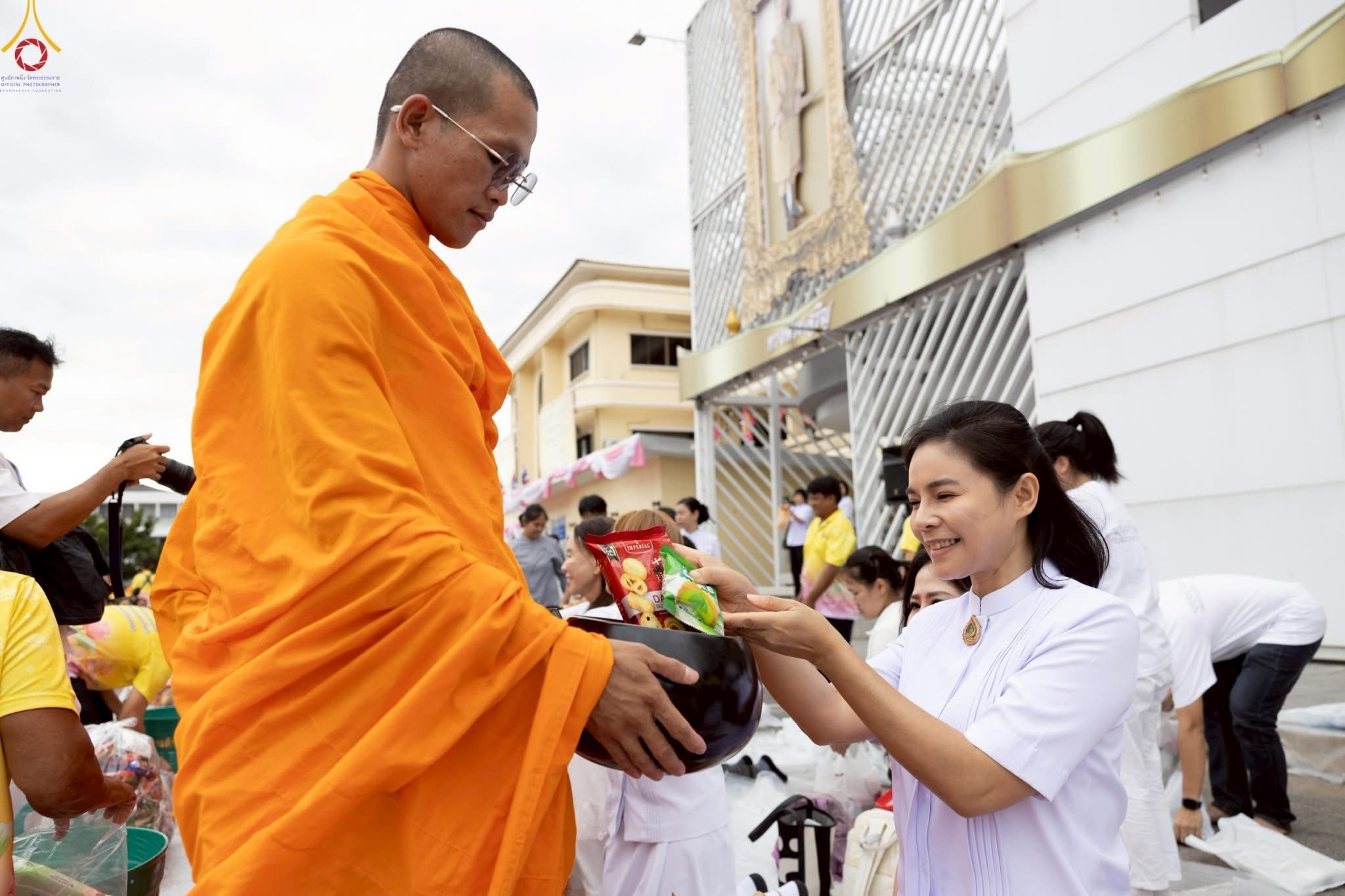 ทำบุญตักบาตรแด่คณะสงฆ์ 122 รูป เนื่องในโอกาสครบรอบ 121 ปี อำเภอคลองหลวง