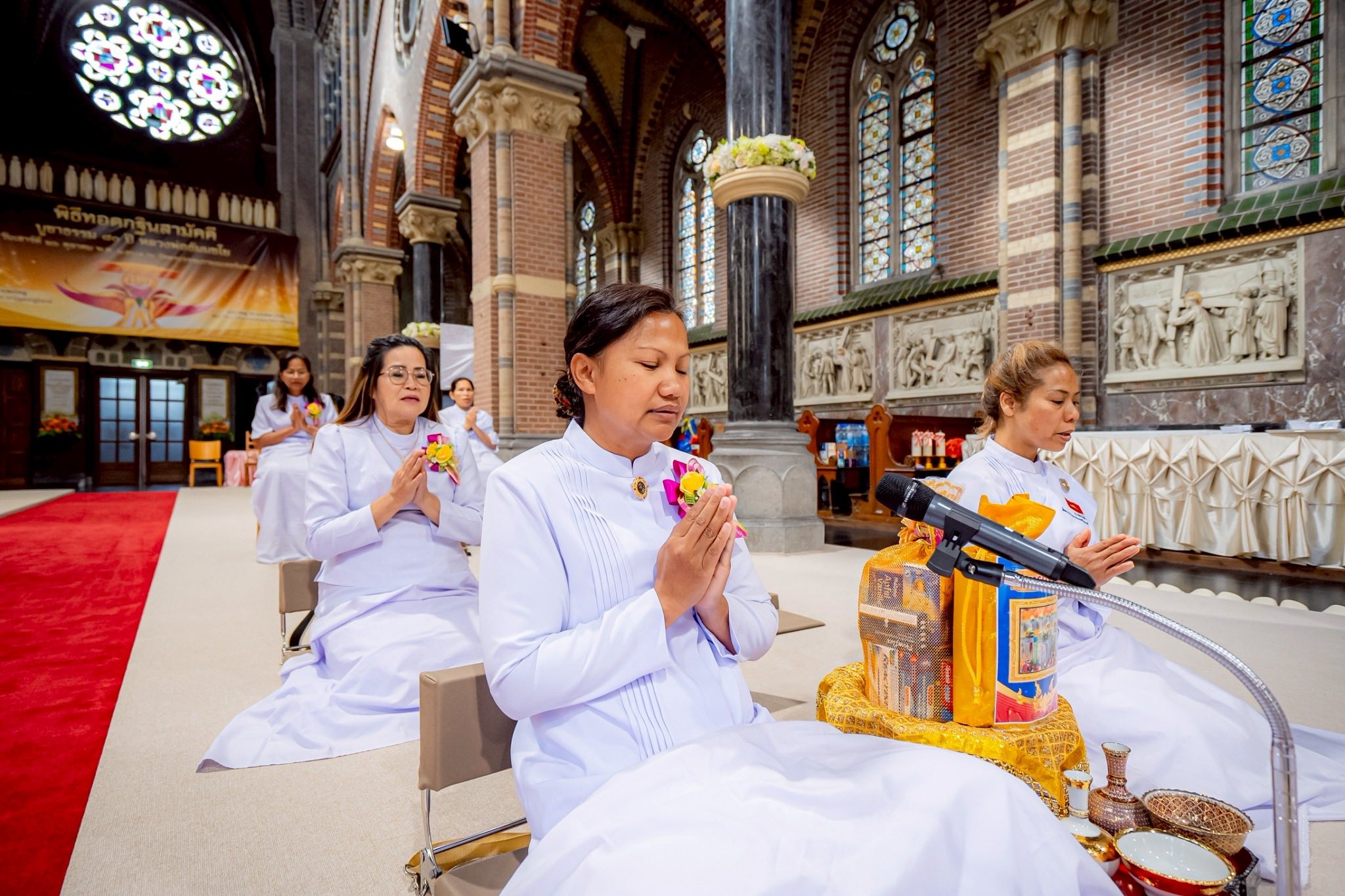 วัดพระธรรมกายเนเธอร์แลนด์ จัดงานบุญเนื่องในวันธรรมชัย