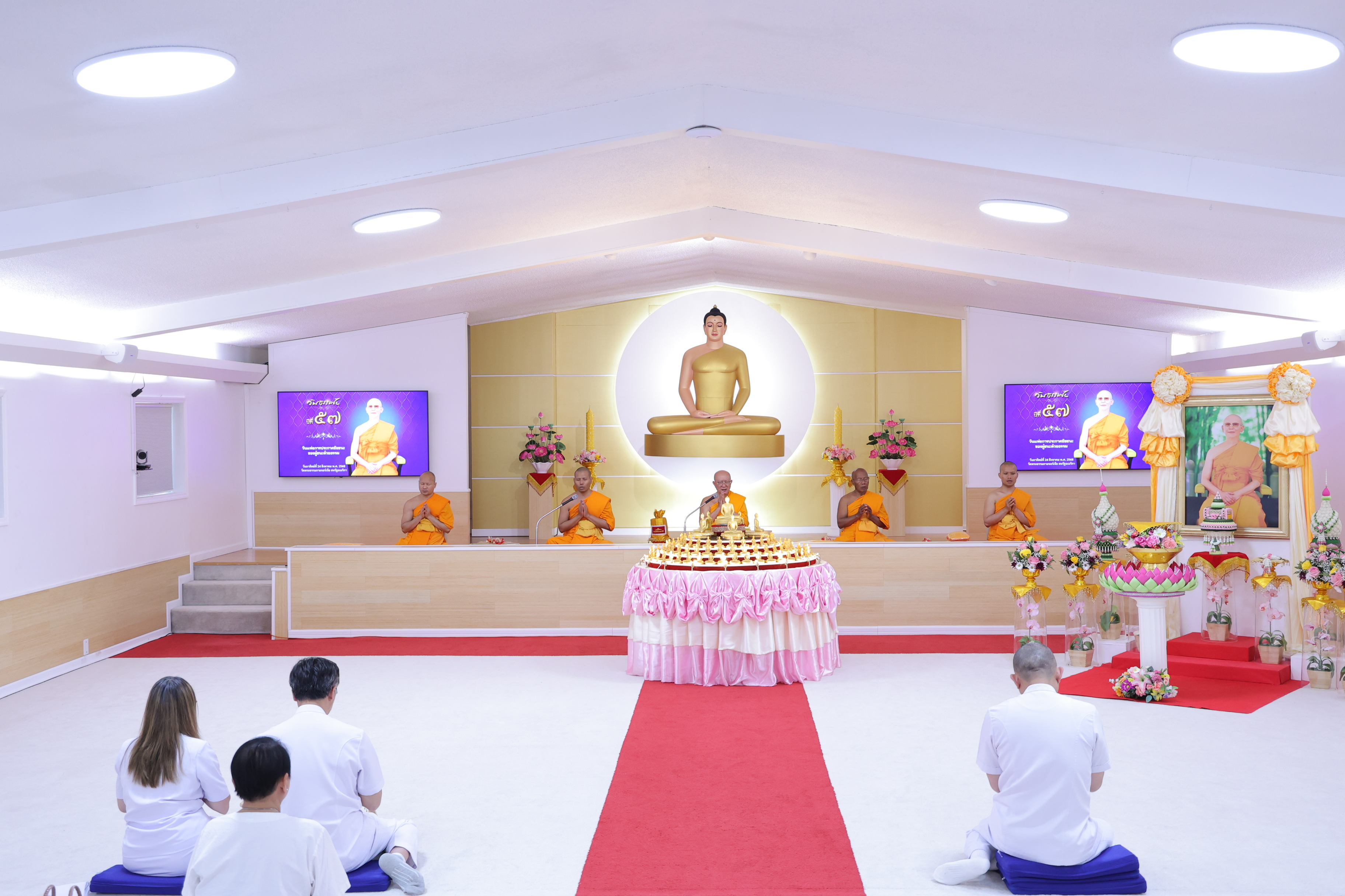 วัดพระธรรมกายจอร์เจีย จัดพิธีทอดผ้าป่าบูชาธรรมหลวงพ่อธัมมโย