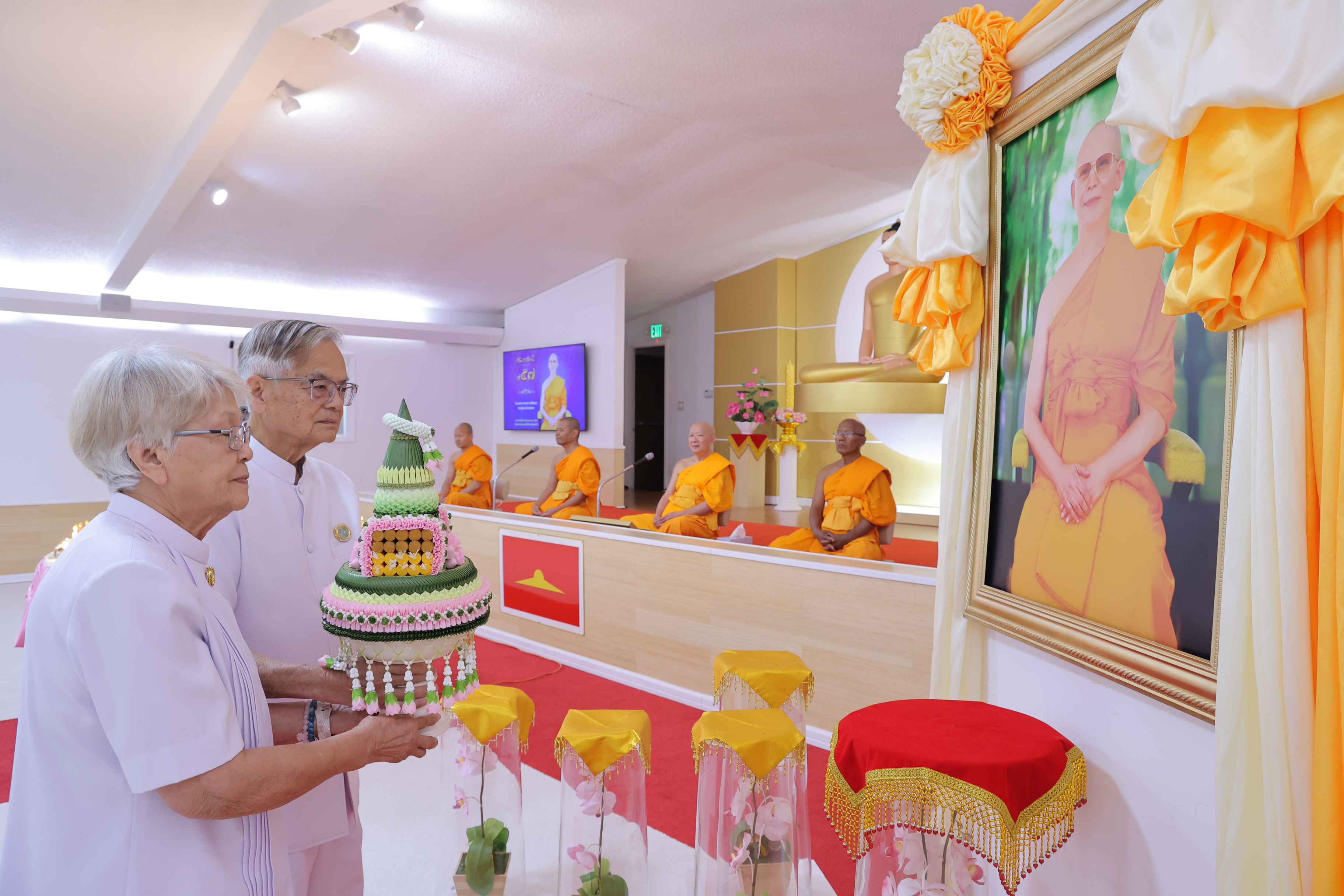 วัดพระธรรมกายจอร์เจีย จัดพิธีทอดผ้าป่าบูชาธรรมหลวงพ่อธัมมโย