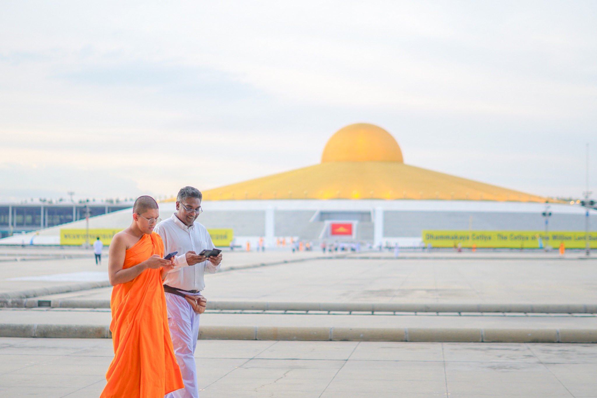 ชาวแอฟริกาใต้ เดินทางมาเยี่ยมชมวัดพระธรรมกาย