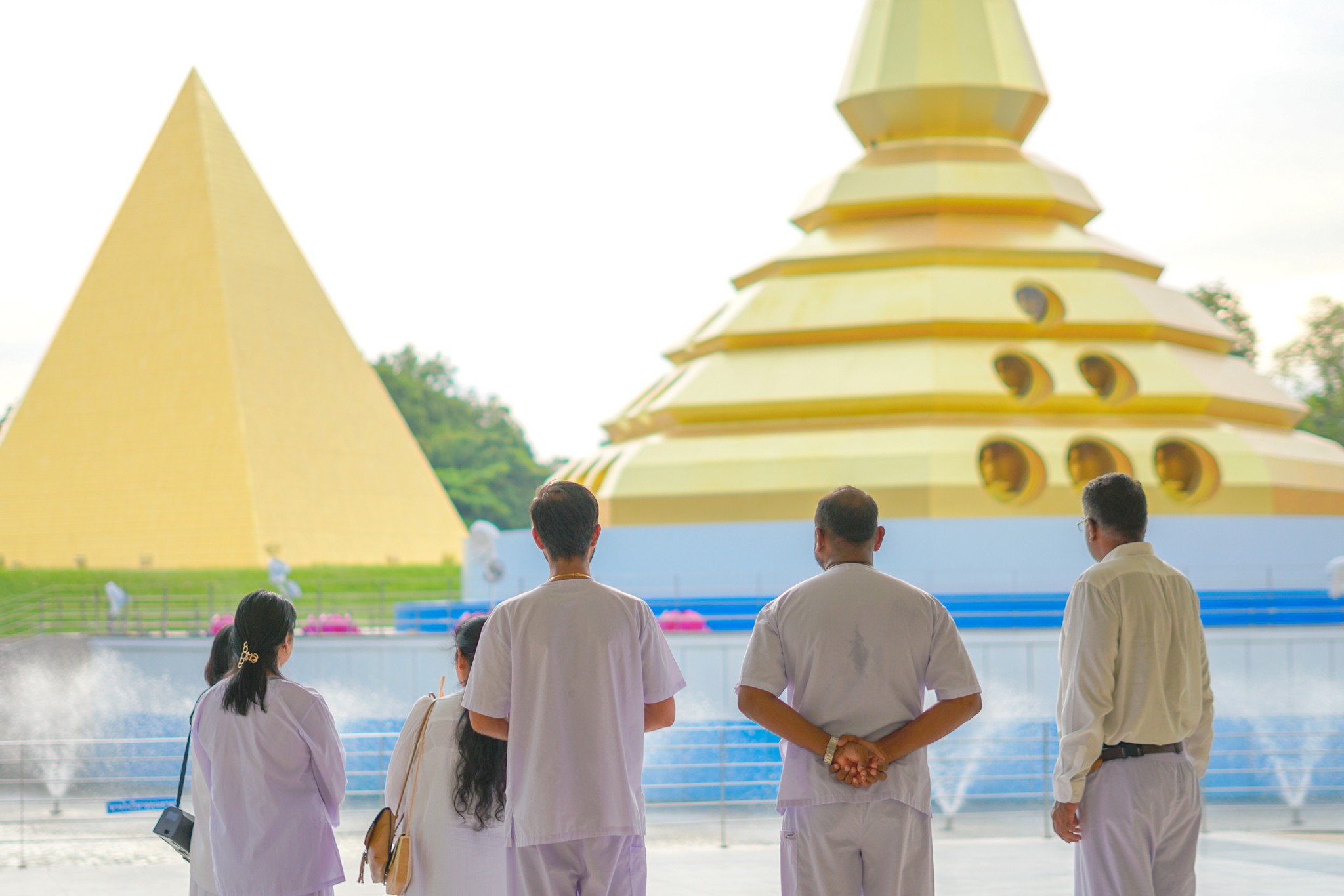 ชาวแอฟริกาใต้ เดินทางมาเยี่ยมชมวัดพระธรรมกาย