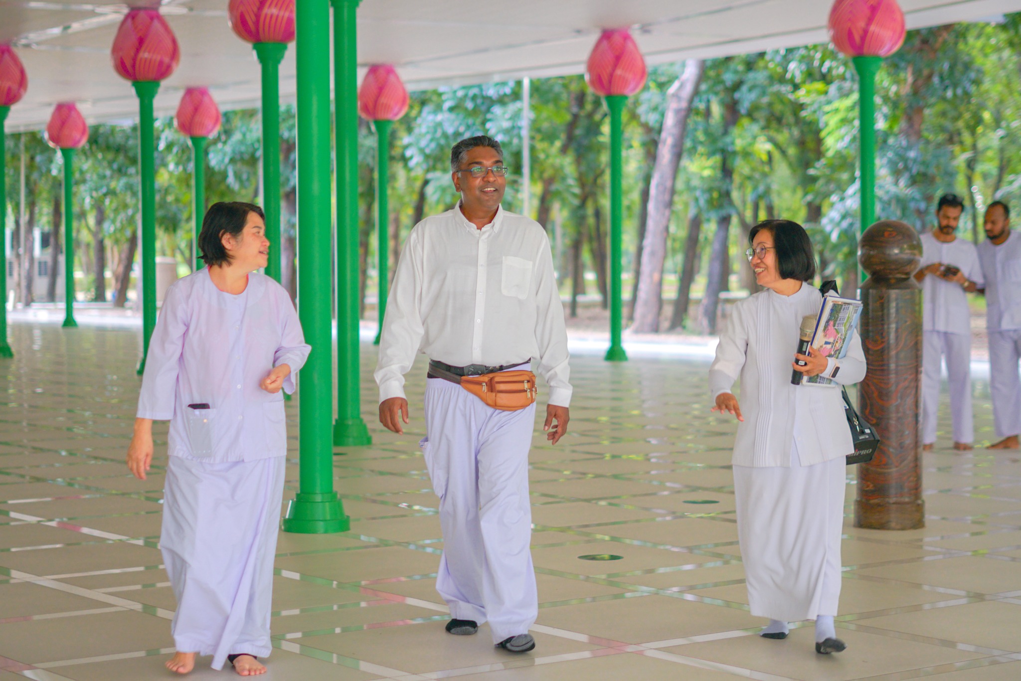 ชาวแอฟริกาใต้ เดินทางมาเยี่ยมชมวัดพระธรรมกาย