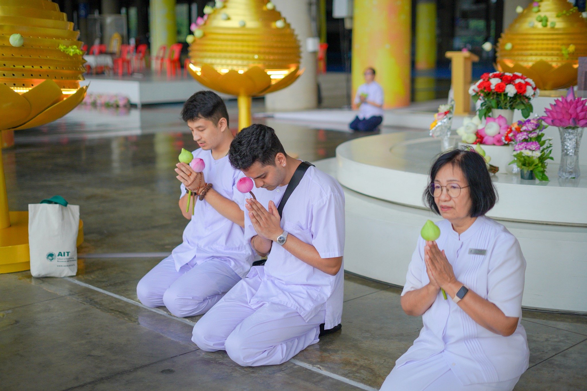 นักศึกษาชาวเนปาลและอินเดีย มาเยี่ยมชมวัดพระธรรมกาย