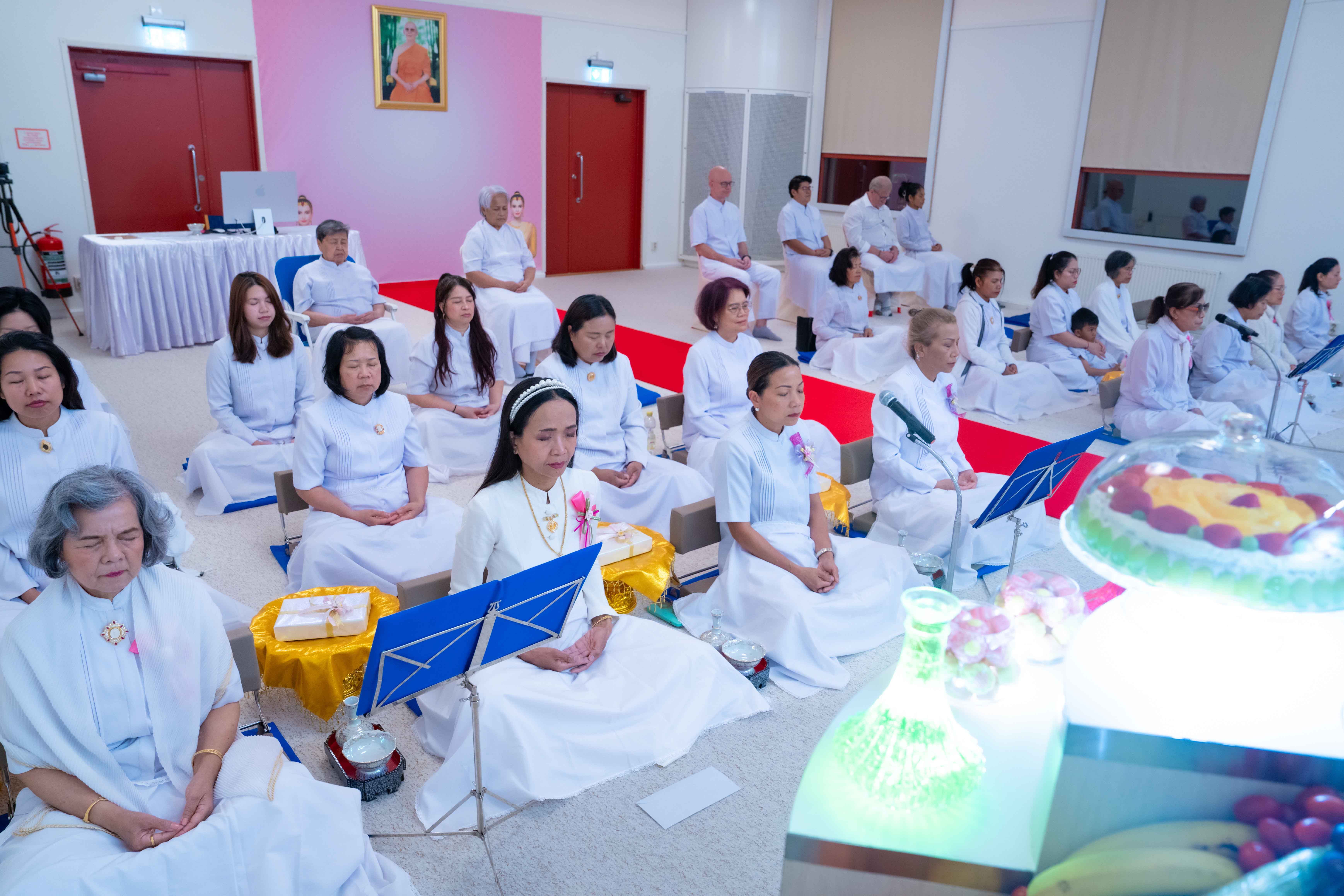 วัดพระธรรมกายสตอกโฮล์ม จัดงานบุญบูชาข้าวพระ