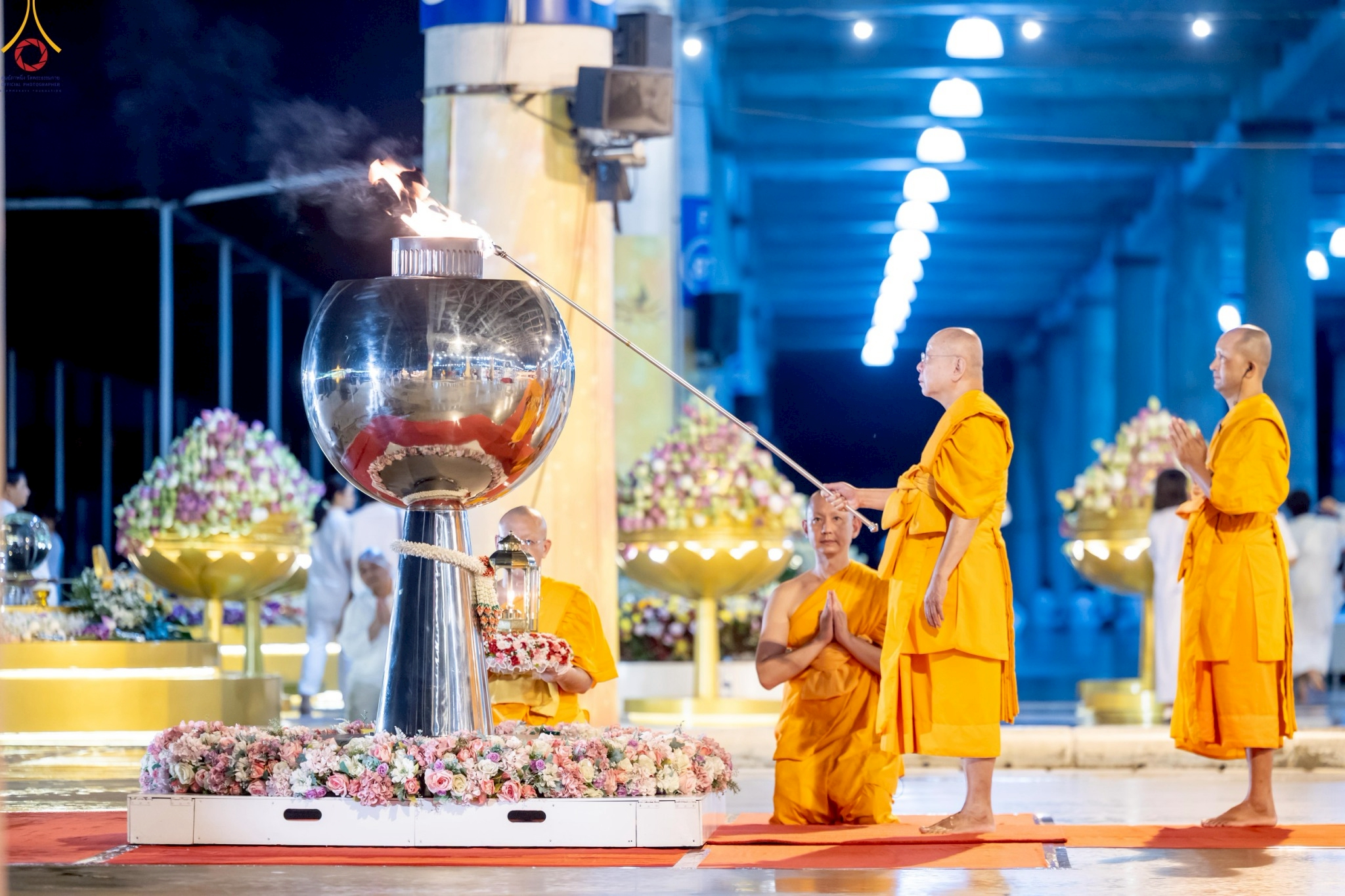 วัดพระธรรมกาย จัดพิธีจุดประทีป และพิธีฉลองชัยสวดธัมมจักกัปปวัตตนสูตร