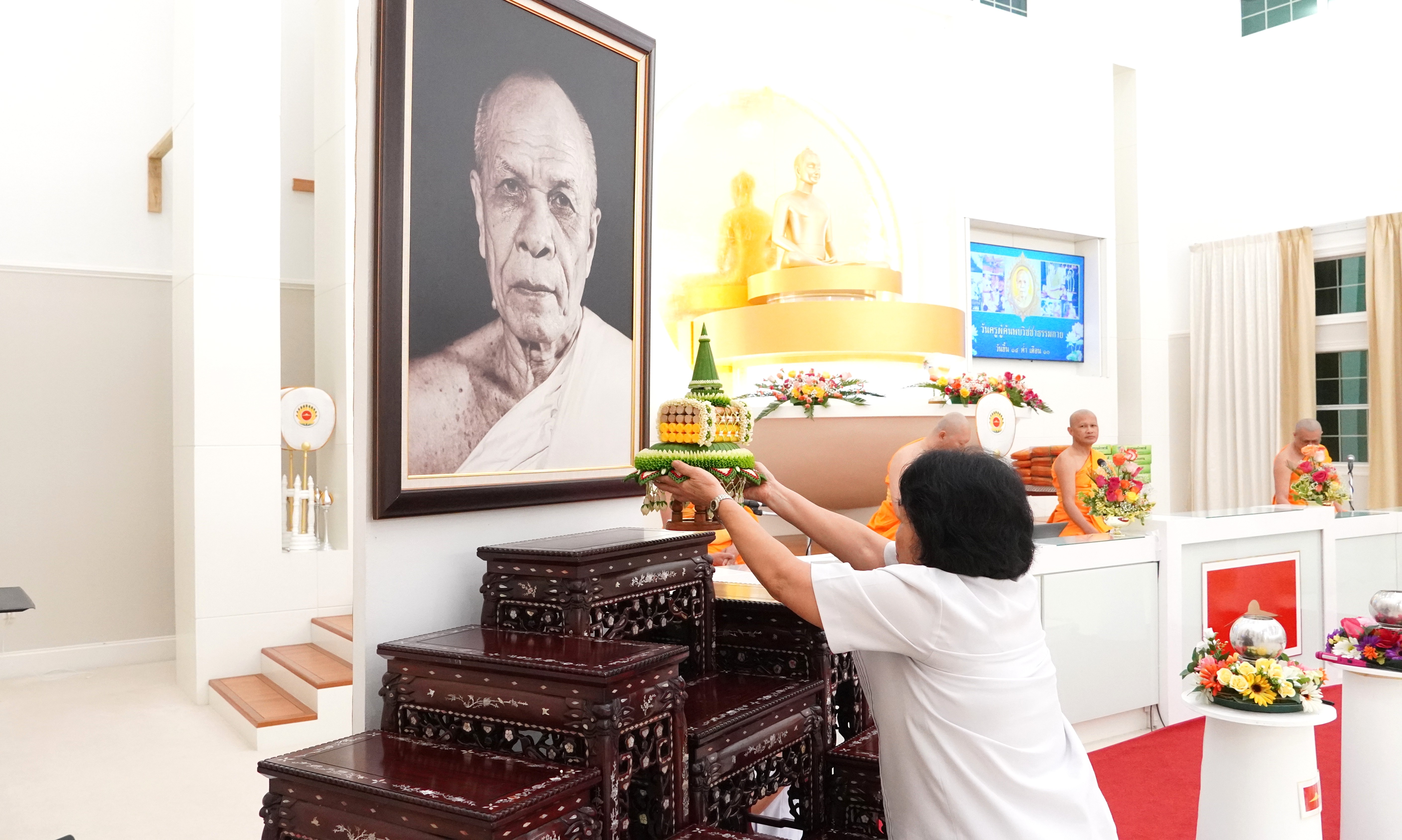 วัดพระธรรมกายฟลอริดา จัดพิธีบูชาครูผู้ค้นพบวิชชาธรรมกาย และบูชาข้าวพระ