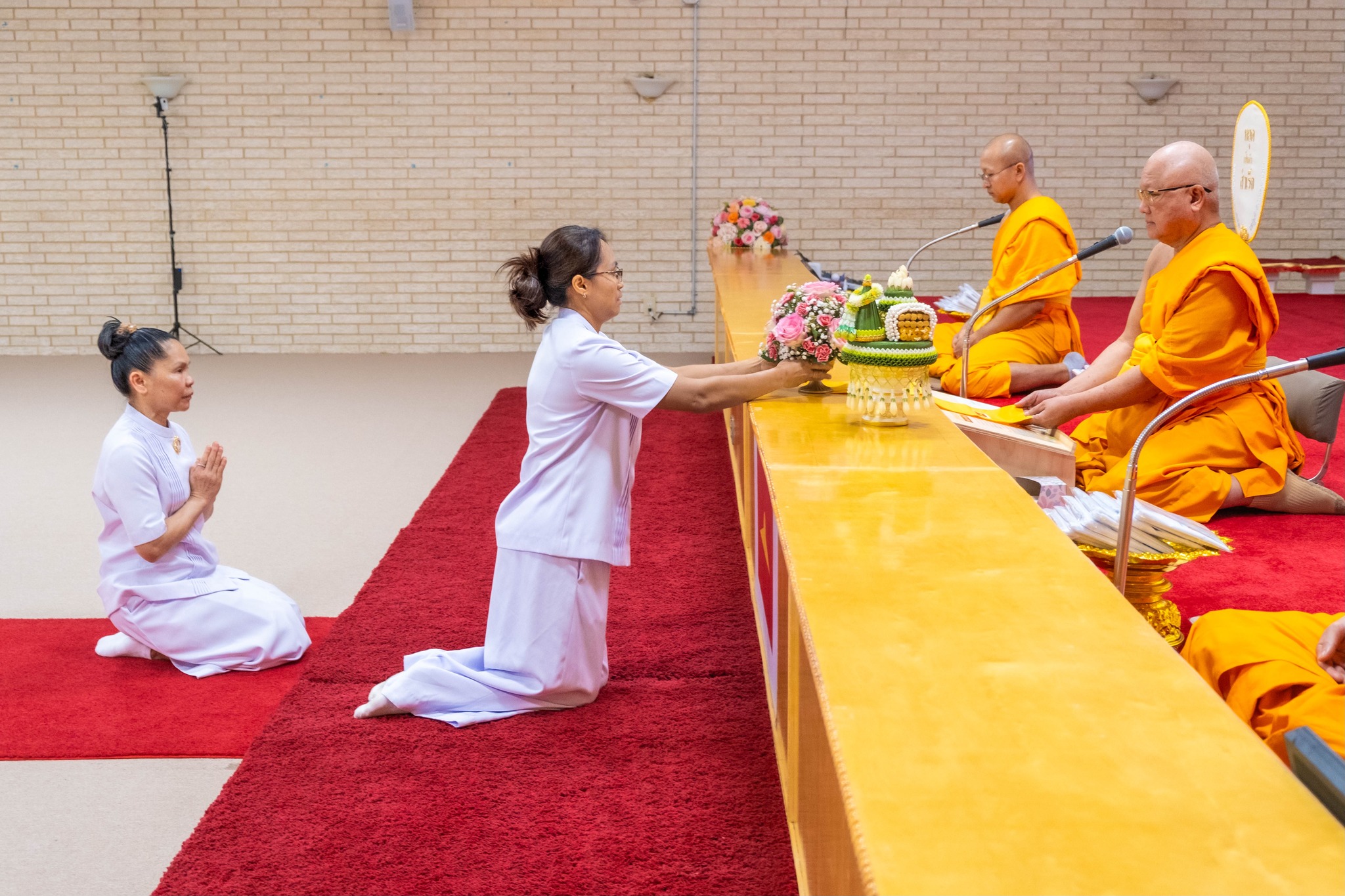 วัดพระธรรมกายเท็กซัส จัดบวชอุบาสก-อุบาสิกาแก้ว รุ่นบูชาธรรม 108 ปี วันครูผู้ค้นพบวิชชาธรรมกาย