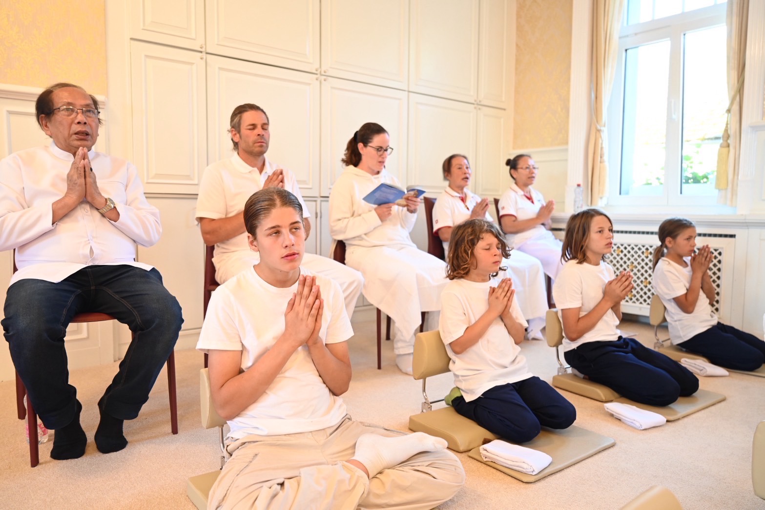 วัดพระธรรมกายสวิตเซอร์แลนด์ จัดปฏิบัติธรรมให้กับชาวท้องถิ่น