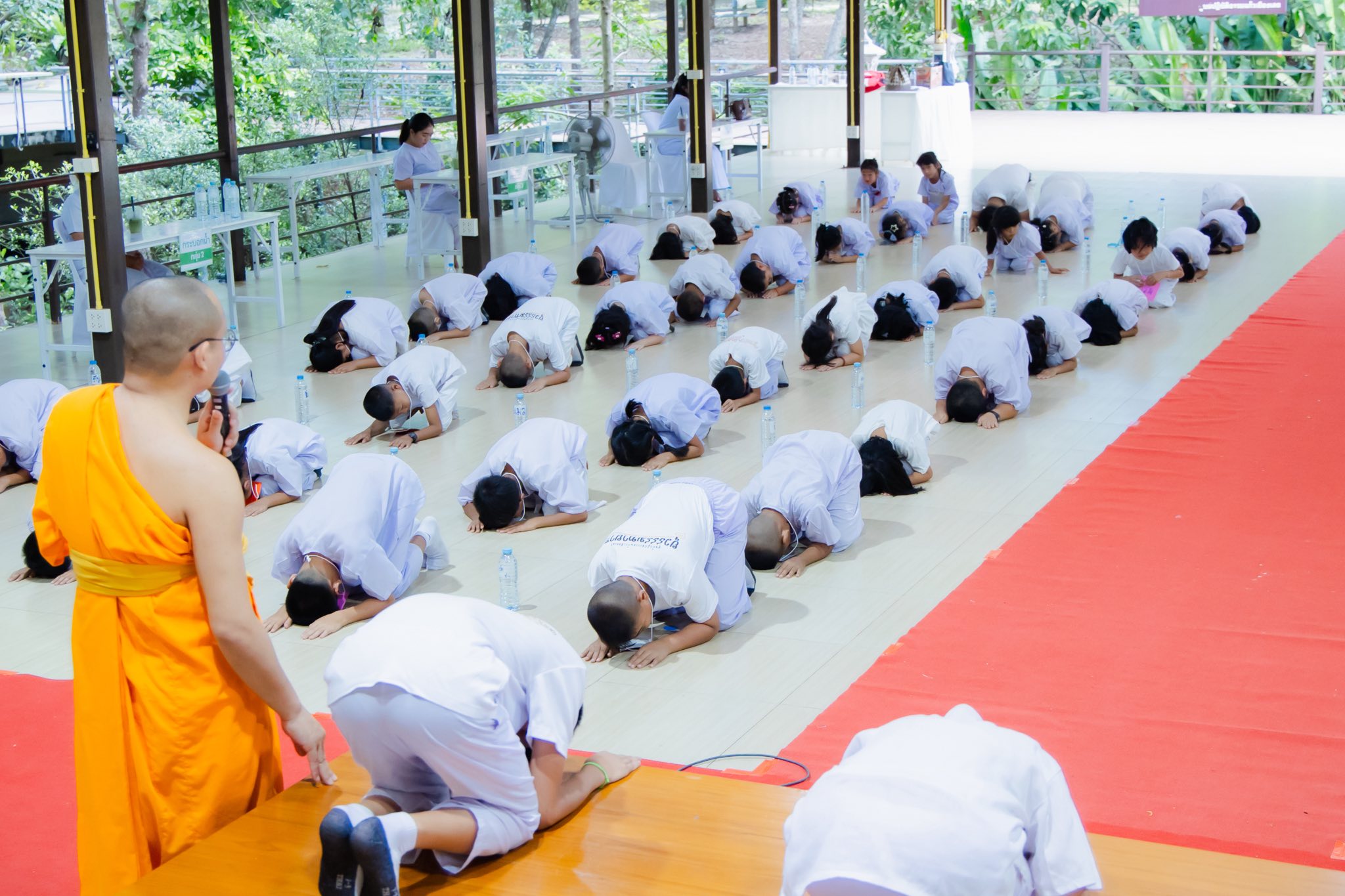 ศูนย์ปฏิบัติธรรมแก้วเมืองเลย จัดอบรมศีลธรรมนักเรียน โรงเรียนเทศบาลนาดินดำ 2 บ้านหนองนาทราย