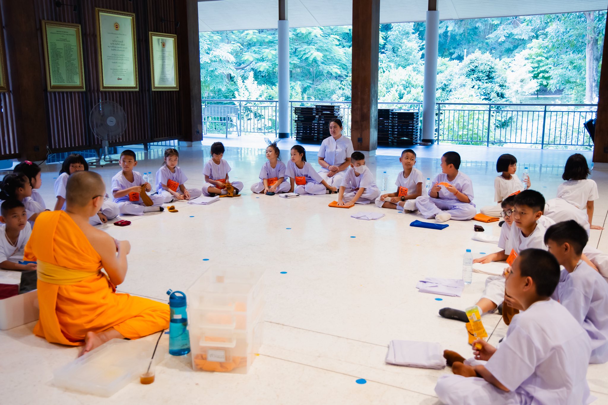 ศูนย์ปฏิบัติธรรมแก้วเมืองเลย จัดอบรมศีลธรรมนักเรียน โรงเรียนเทศบาลนาดินดำ 2 บ้านหนองนาทราย