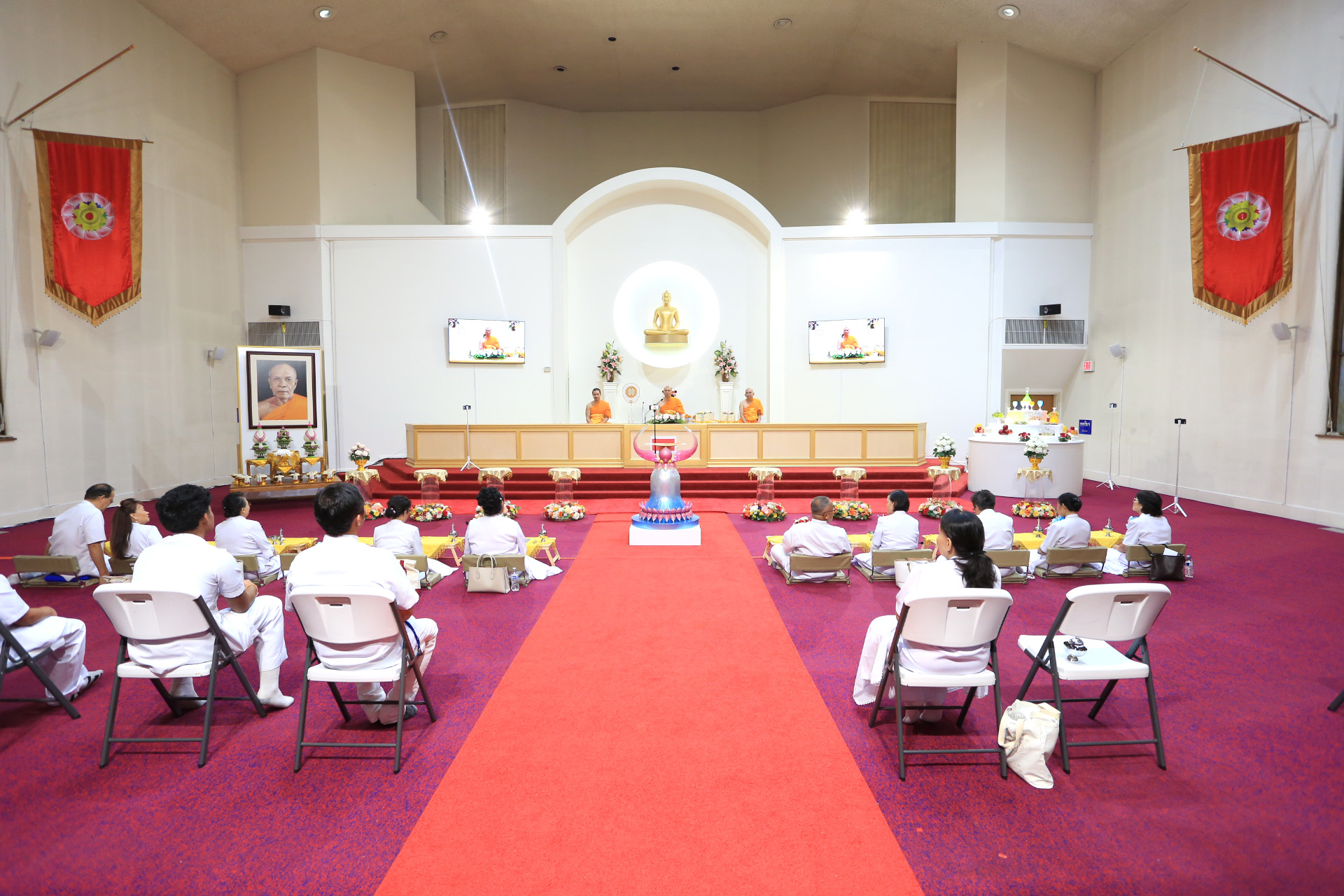 วัดพระธรรมกายออเรกอน จัดพิธีบูชาครูผู้ค้นพบวิชชาธรรมกาย และงานบุญบูชาข้าวพระ