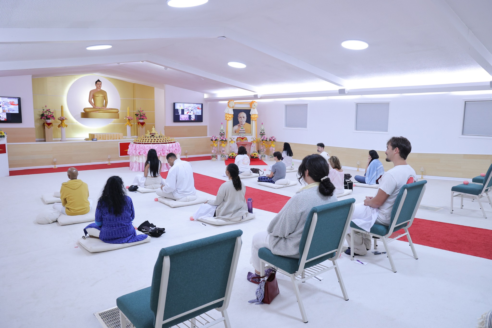 วัดพระธรรมกายจอร์เจีย จัดปฏิบัติธรรมชาวท้องถิ่นในคืนวันเพ็ญ