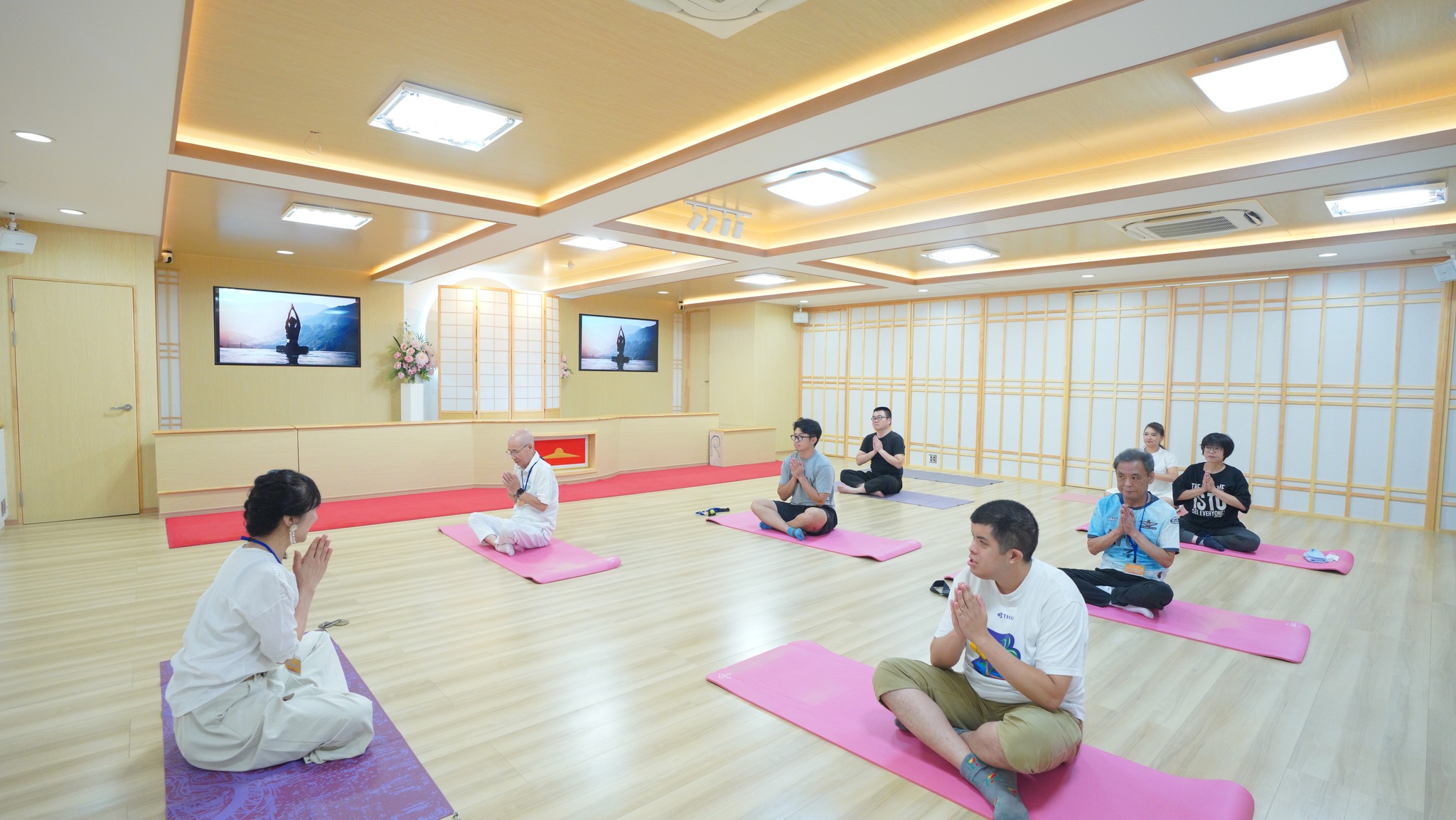 วัดพระธรรมกายโอซาก้า จัดปฏิบัติธรรมชาวญี่ปุ่น