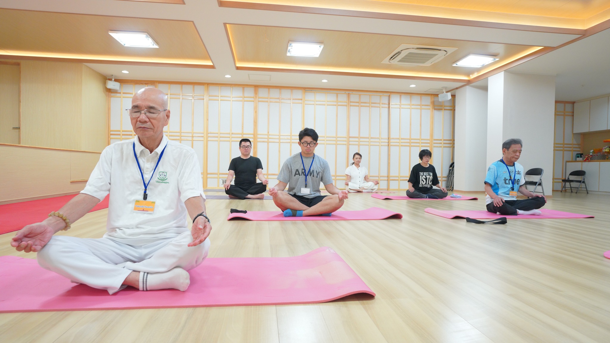 วัดพระธรรมกายโอซาก้า จัดปฏิบัติธรรมชาวญี่ปุ่น