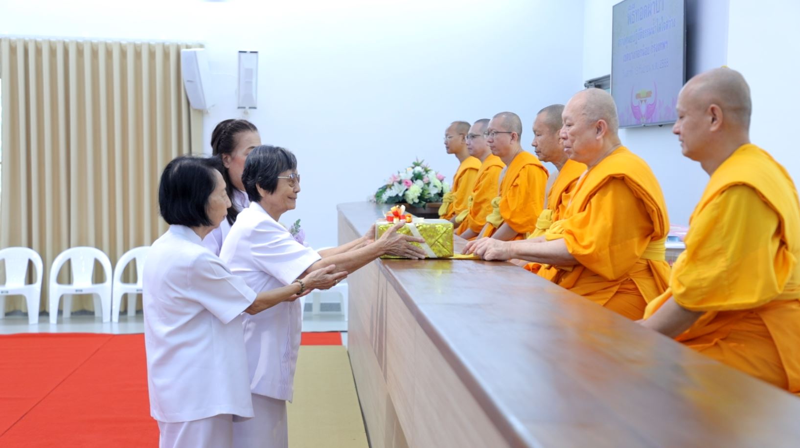 พิธีปฐมผ้าป่าเพื่อสร้างองค์พระเจดีย์เพื่อสันติภาพโลก และสร้างอาคารชุดศูนย์ปฏิบัติธรรมน้ำใสใจสว่าง