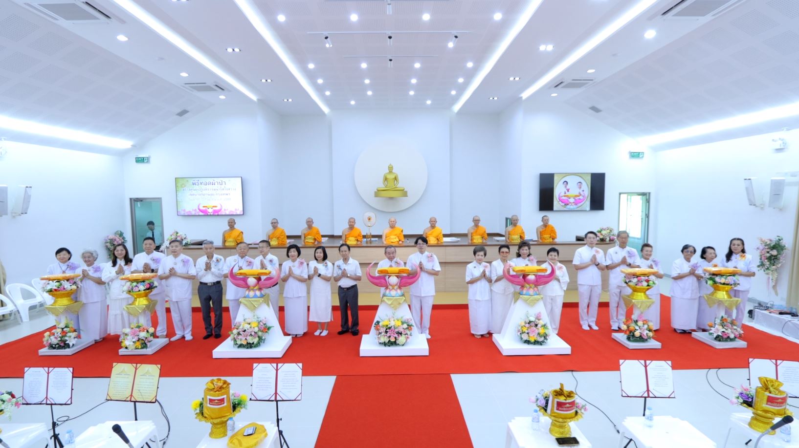 พิธีปฐมผ้าป่าเพื่อสร้างองค์พระเจดีย์เพื่อสันติภาพโลก และสร้างอาคารชุดศูนย์ปฏิบัติธรรมน้ำใสใจสว่าง