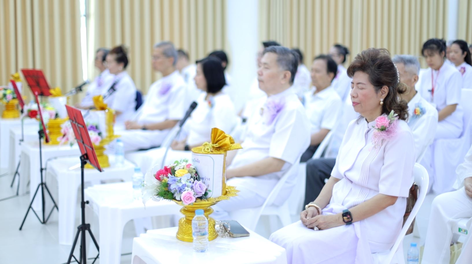 พิธีปฐมผ้าป่าเพื่อสร้างองค์พระเจดีย์เพื่อสันติภาพโลก และสร้างอาคารชุดศูนย์ปฏิบัติธรรมน้ำใสใจสว่าง