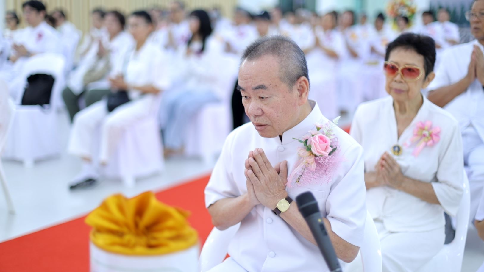 พิธีปฐมผ้าป่าเพื่อสร้างองค์พระเจดีย์เพื่อสันติภาพโลก และสร้างอาคารชุดศูนย์ปฏิบัติธรรมน้ำใสใจสว่าง