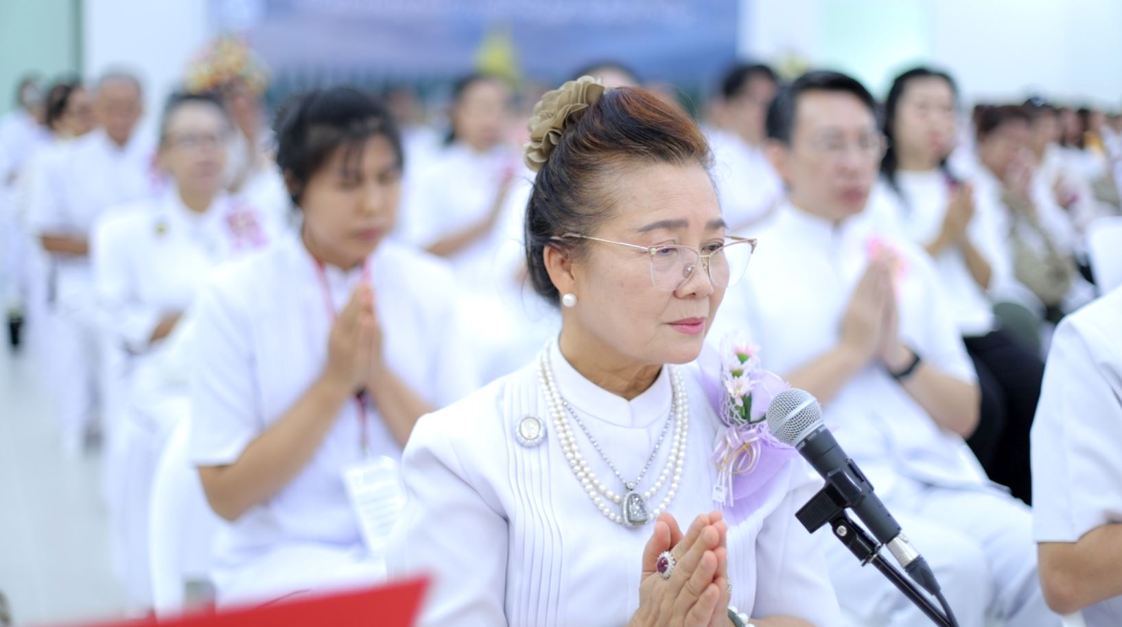พิธีปฐมผ้าป่าเพื่อสร้างองค์พระเจดีย์เพื่อสันติภาพโลก และสร้างอาคารชุดศูนย์ปฏิบัติธรรมน้ำใสใจสว่าง