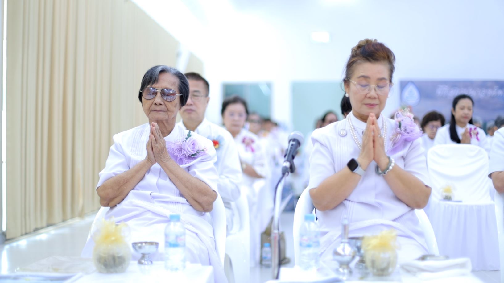 พิธีปฐมผ้าป่าเพื่อสร้างองค์พระเจดีย์เพื่อสันติภาพโลก และสร้างอาคารชุดศูนย์ปฏิบัติธรรมน้ำใสใจสว่าง