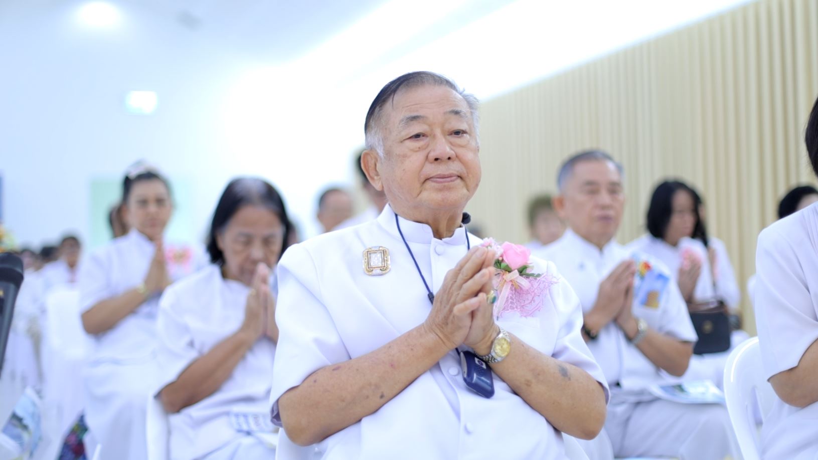พิธีปฐมผ้าป่าเพื่อสร้างองค์พระเจดีย์เพื่อสันติภาพโลก และสร้างอาคารชุดศูนย์ปฏิบัติธรรมน้ำใสใจสว่าง