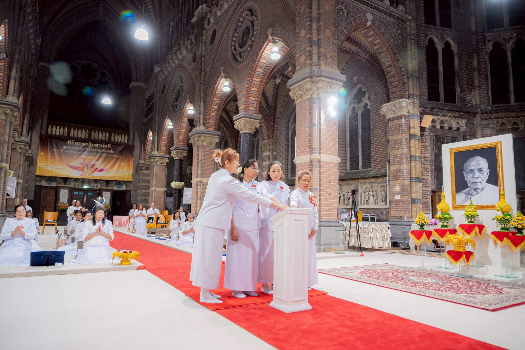 วัดพระธรรมกายเนเธอร์แลนด์ จัดงานบุญบูชาข้าวพระ