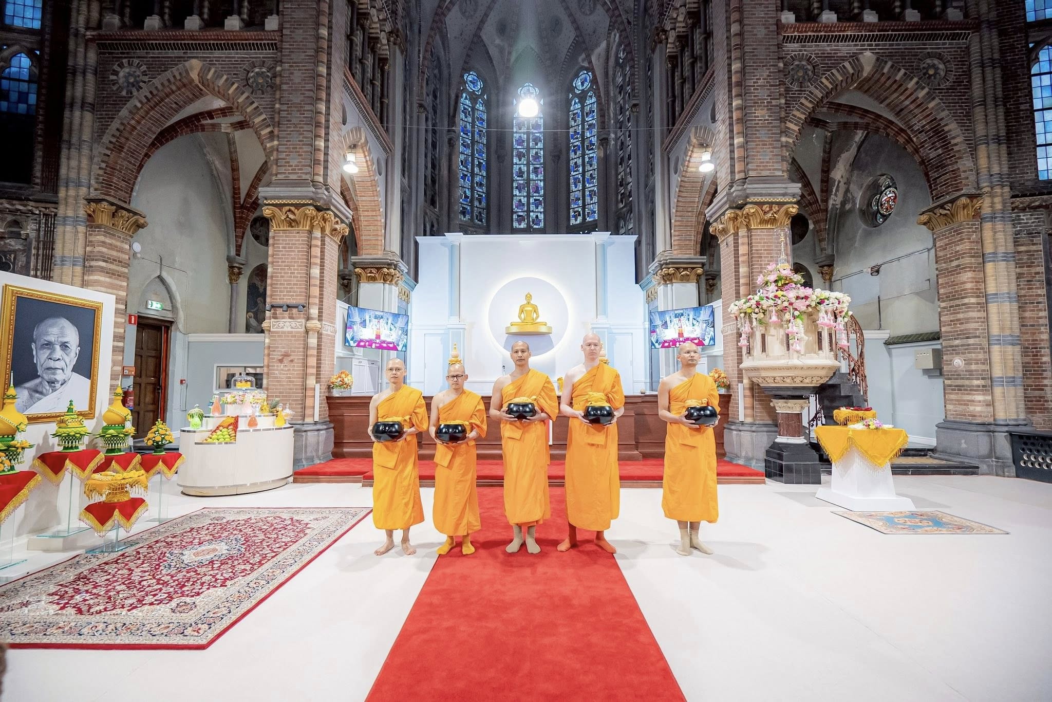 วัดพระธรรมกายเนเธอร์แลนด์ จัดงานบุญบูชาข้าวพระ