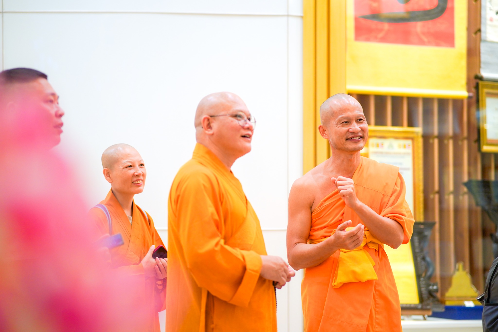 คณะสงฆ์ ภิกษุณี และสาธุชนจากจีน มาเยี่ยมชมวัดพระธรรมกาย