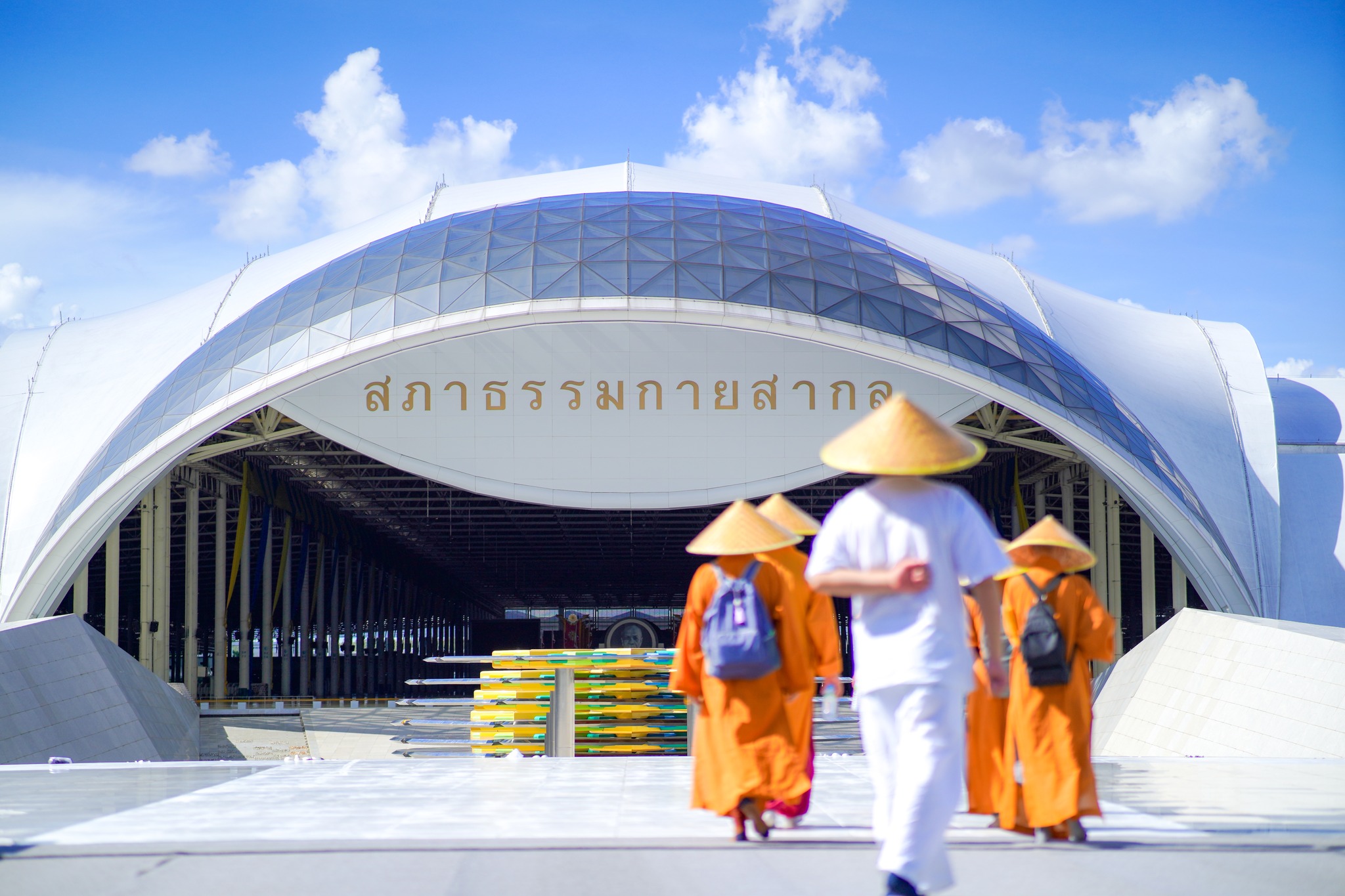 คณะสงฆ์ ภิกษุณี และสาธุชนจากจีน มาเยี่ยมชมวัดพระธรรมกาย
