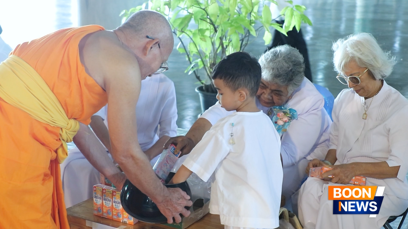 พิธีตักบาตรฉลองพระใหม่ โครงการอุปสมบทหมู่บูชาธรรมครบรอบ 108 ปี วันครูผู้ค้นพบวิชชาธรรมกาย