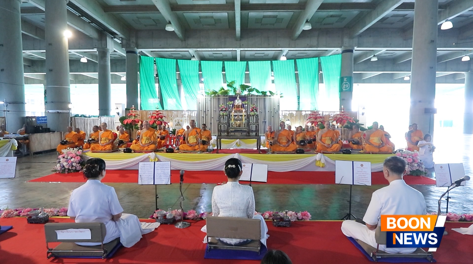 พิธีตักบาตรฉลองพระใหม่ โครงการอุปสมบทหมู่บูชาธรรมครบรอบ 108 ปี วันครูผู้ค้นพบวิชชาธรรมกาย