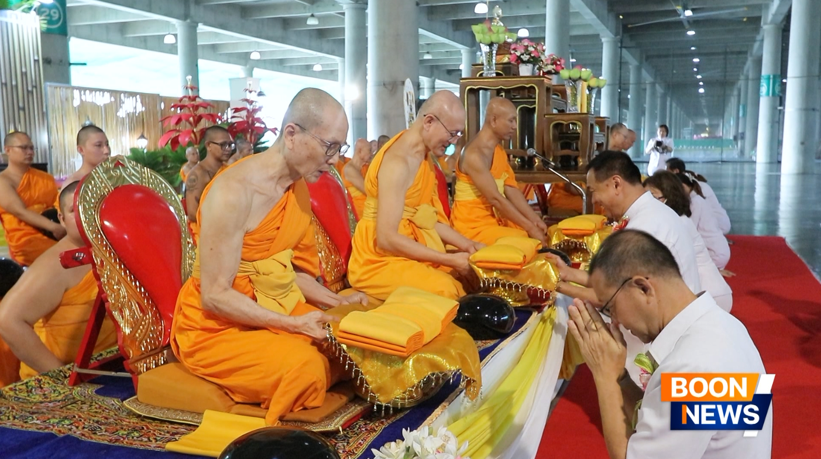 พิธีตักบาตรฉลองพระใหม่ โครงการอุปสมบทหมู่บูชาธรรมครบรอบ 108 ปี วันครูผู้ค้นพบวิชชาธรรมกาย