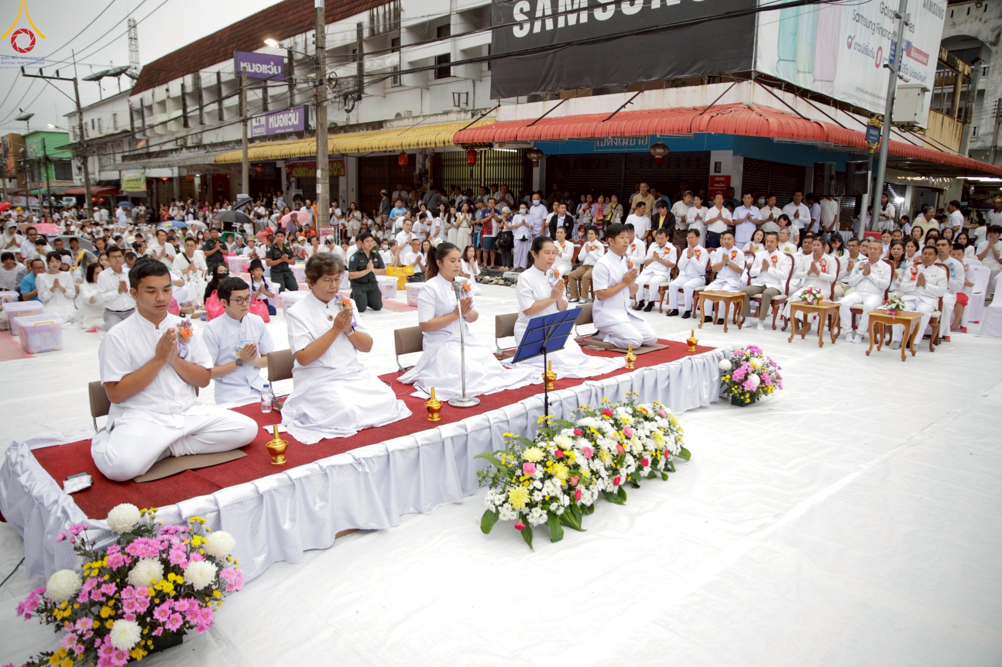 พิธีตักบาตร 555 รูป ปีที่ 1 ใจกลางเมืองเบตง จังหวัดยะลา