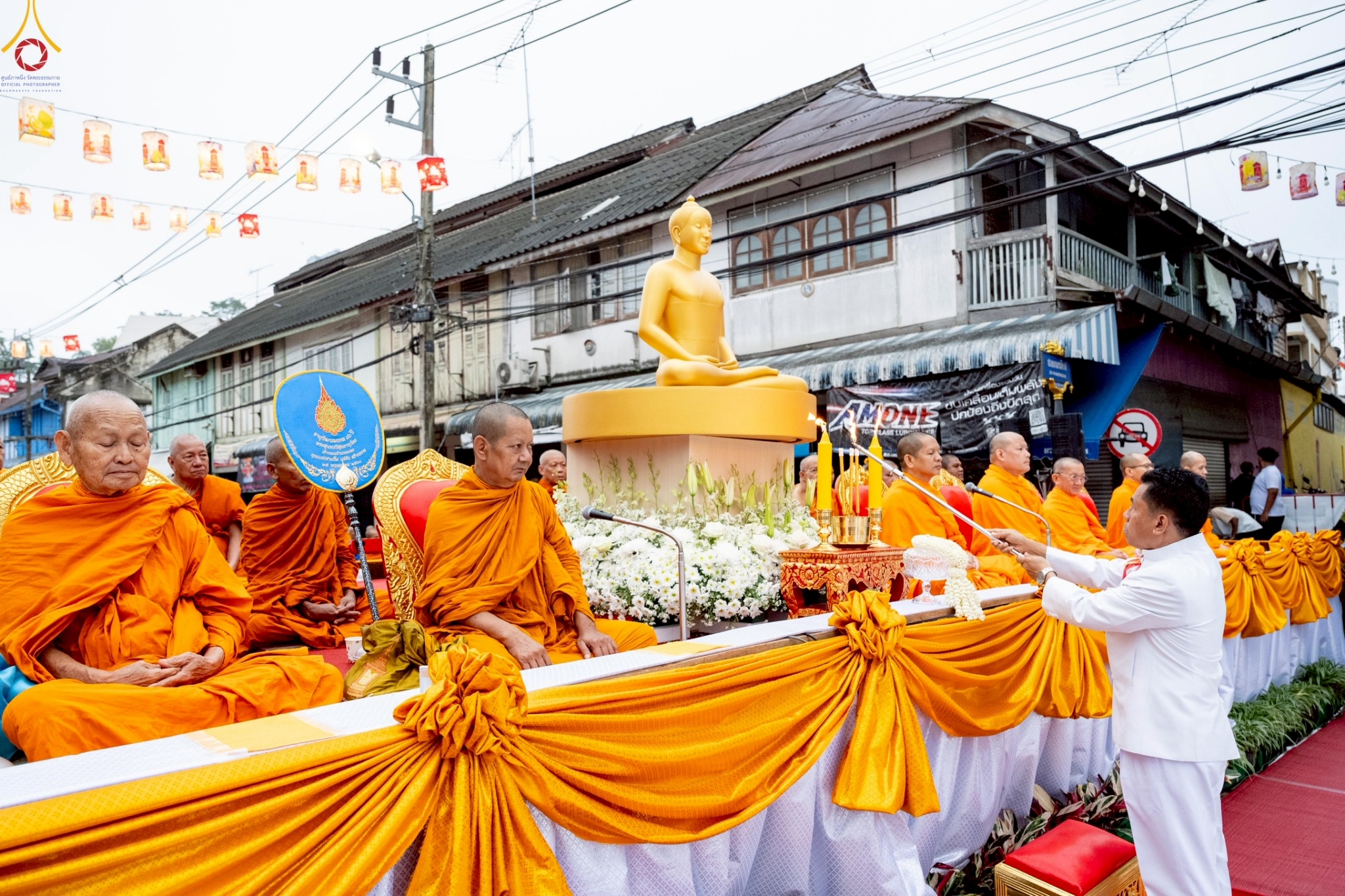 พิธีตักบาตร 555 รูป ปีที่ 1 ใจกลางเมืองเบตง จังหวัดยะลา